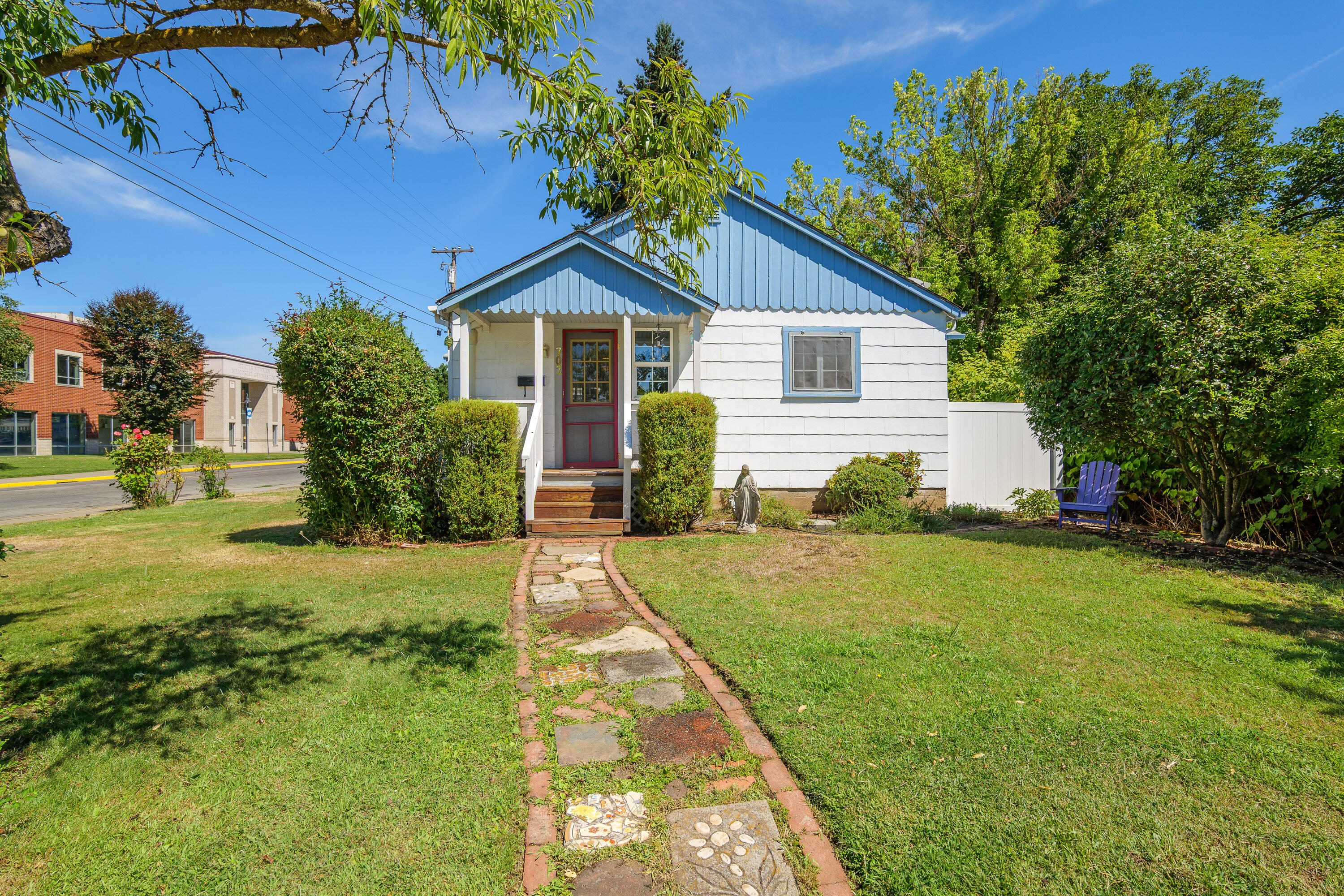 702 NE A Street