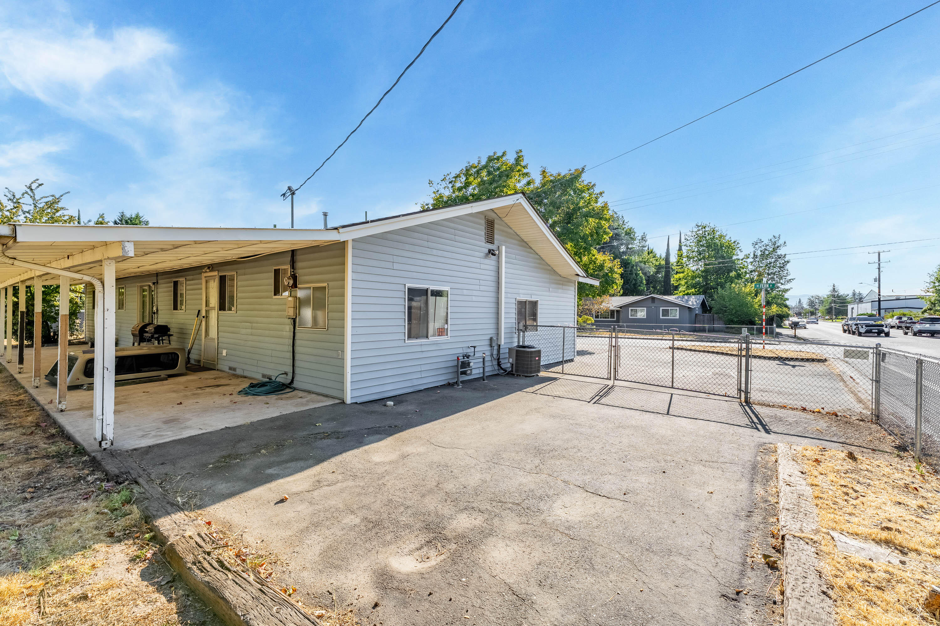 905 SE Fern Street