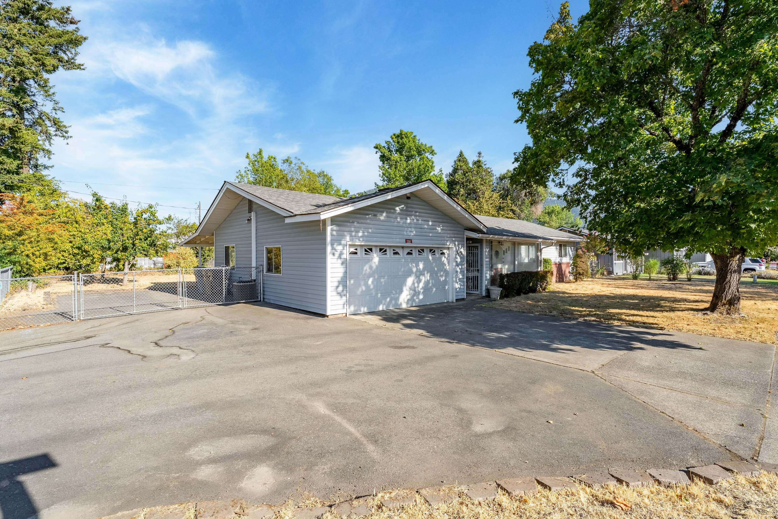 905 SE Fern Street