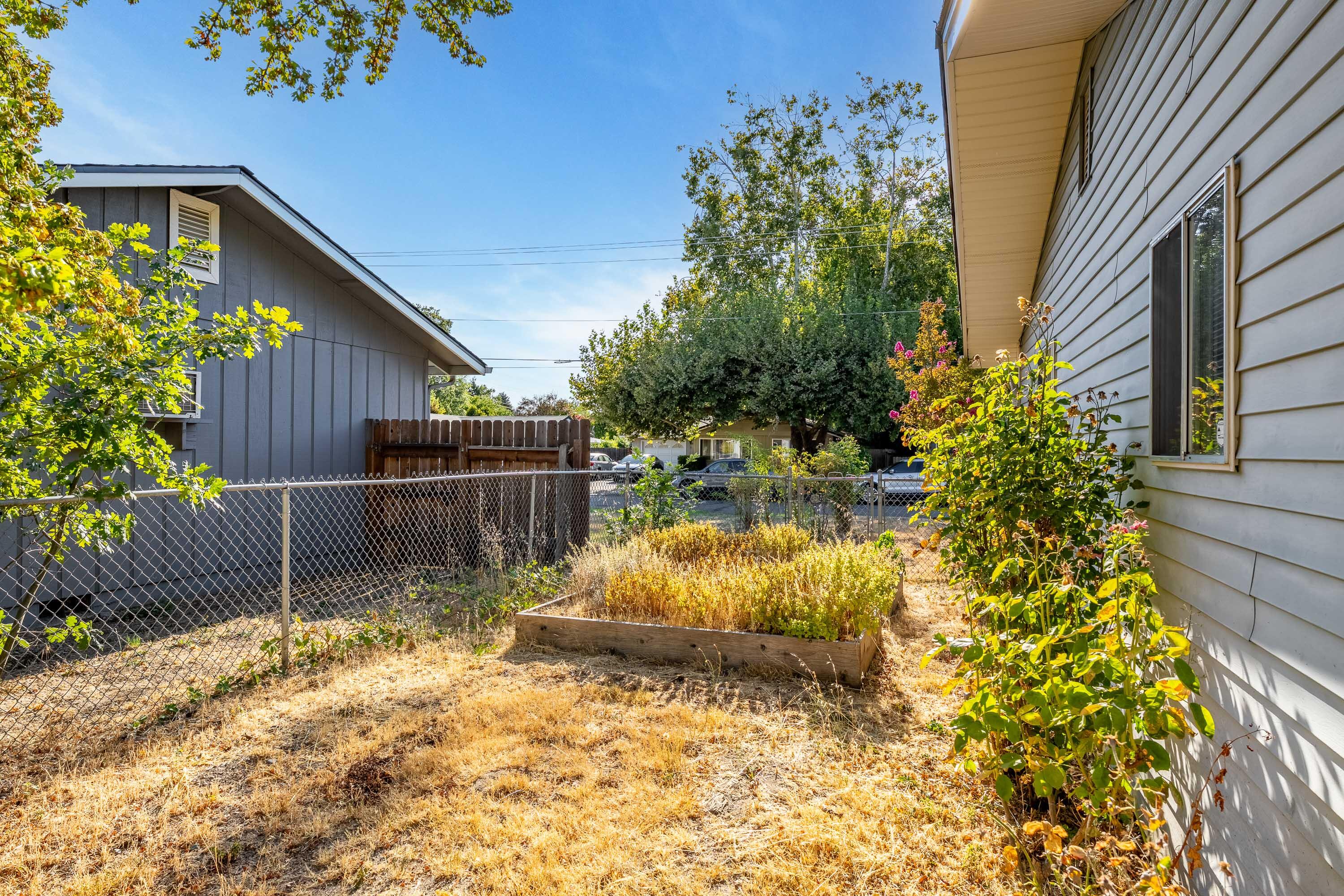 905 SE Fern Street