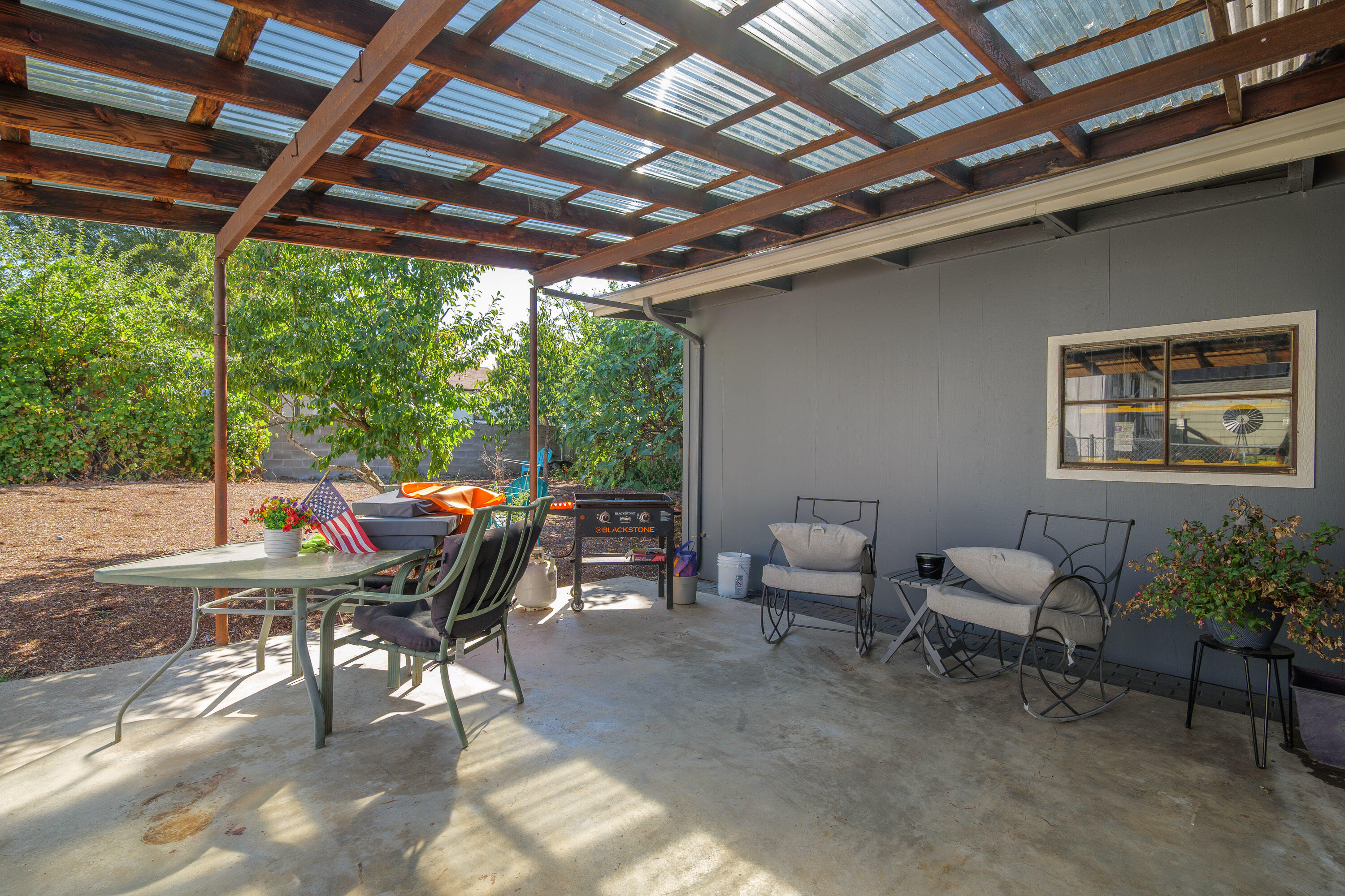 909 NE 11th Street