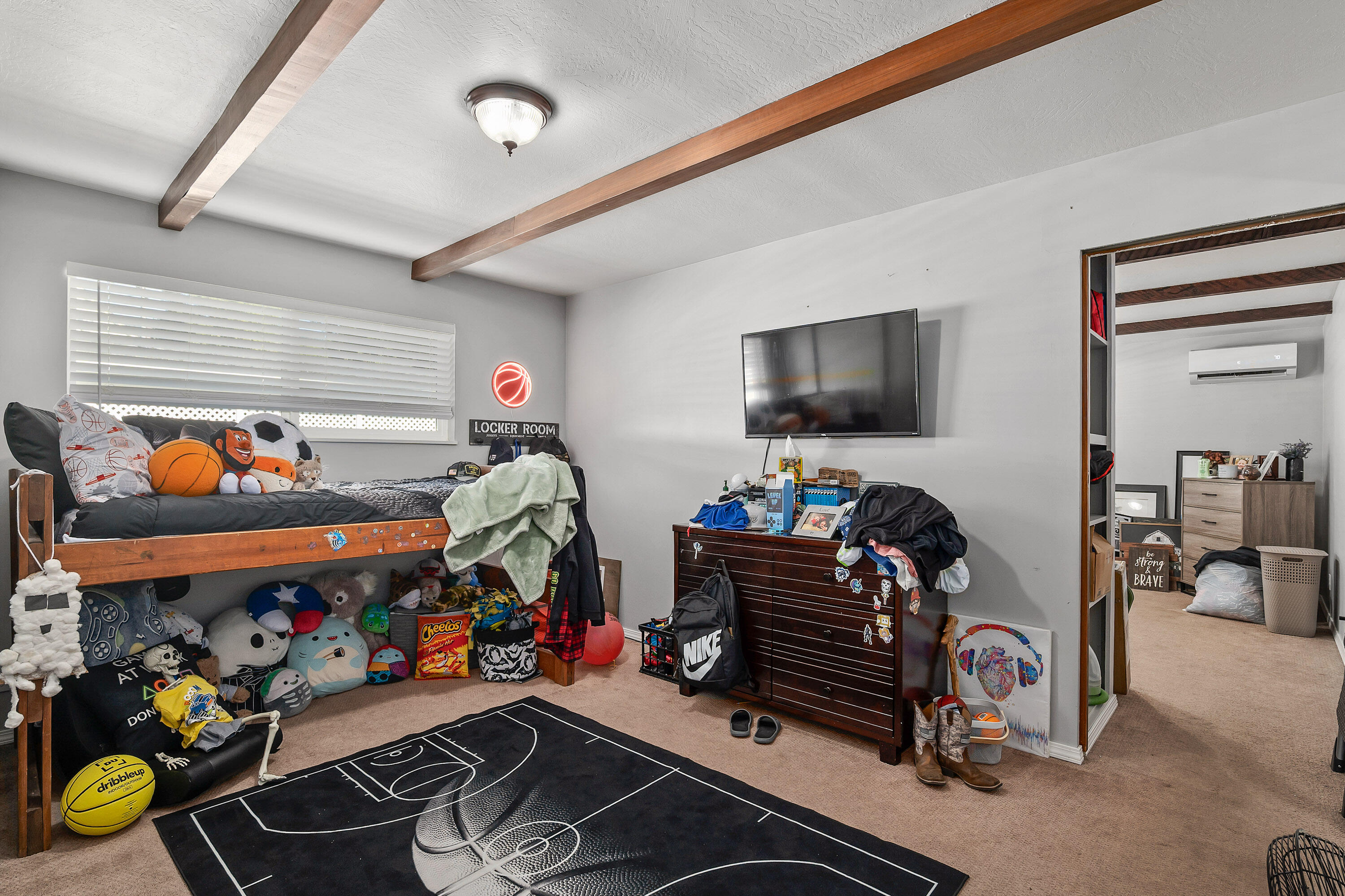 909 NE 11th Street