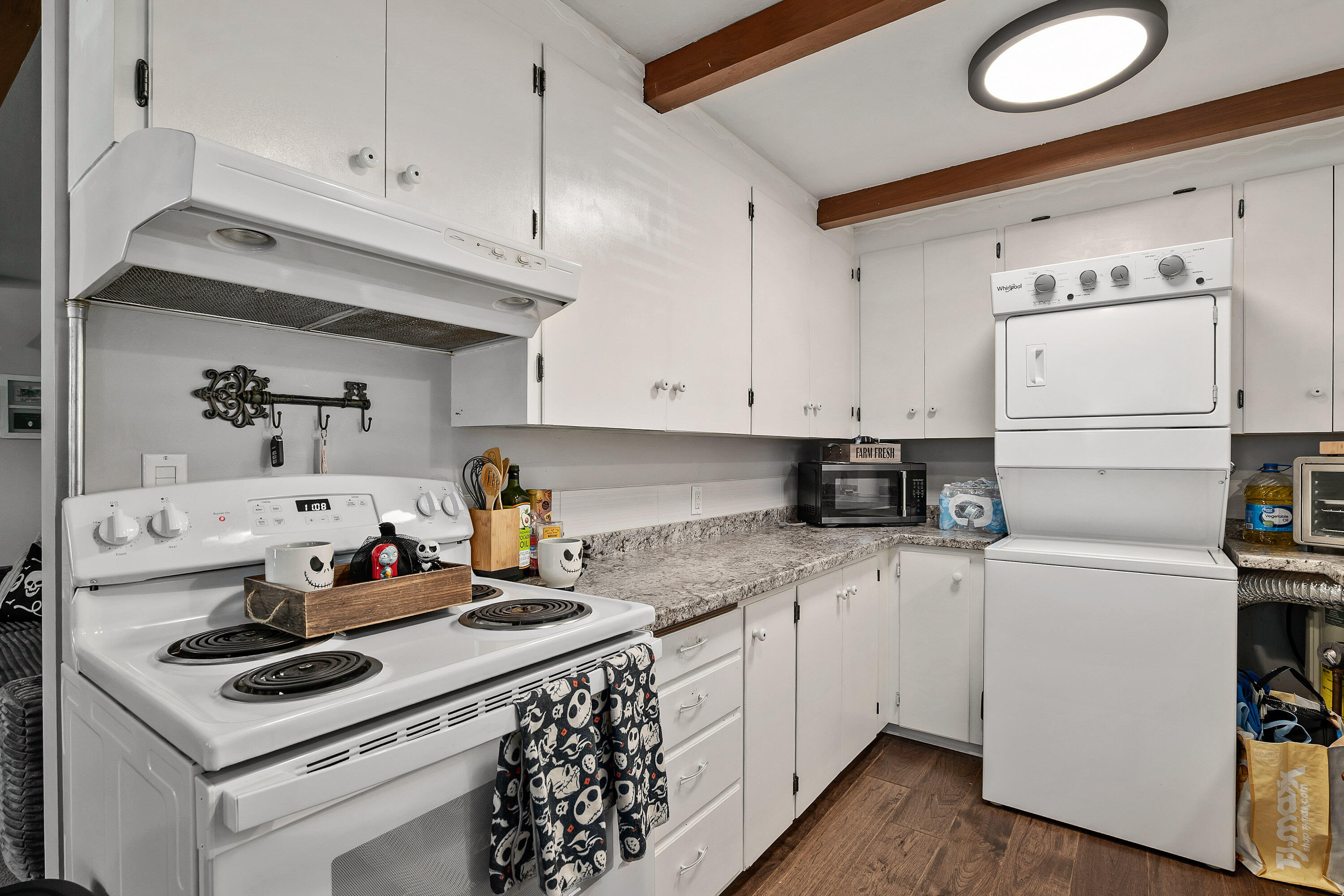 909 NE 11th Street