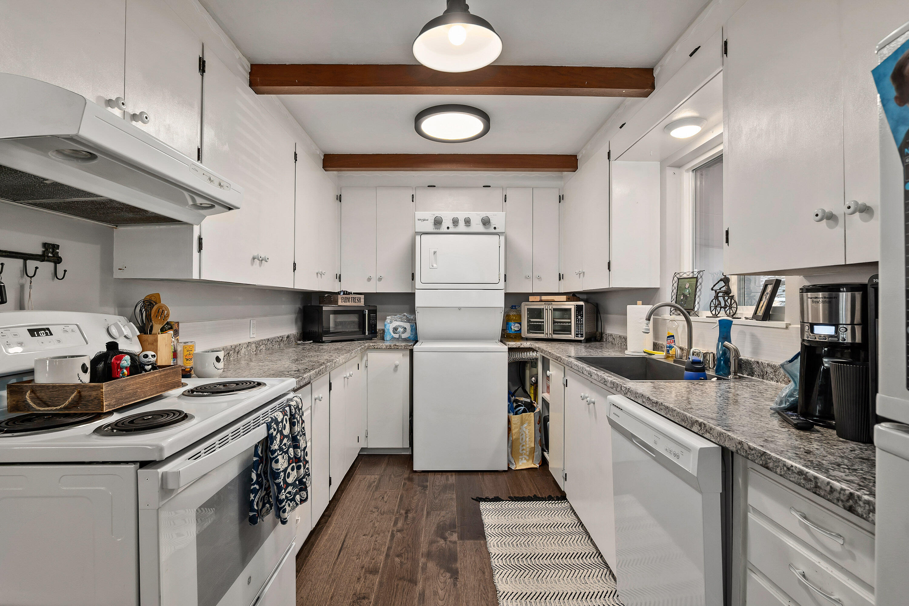 909 NE 11th Street