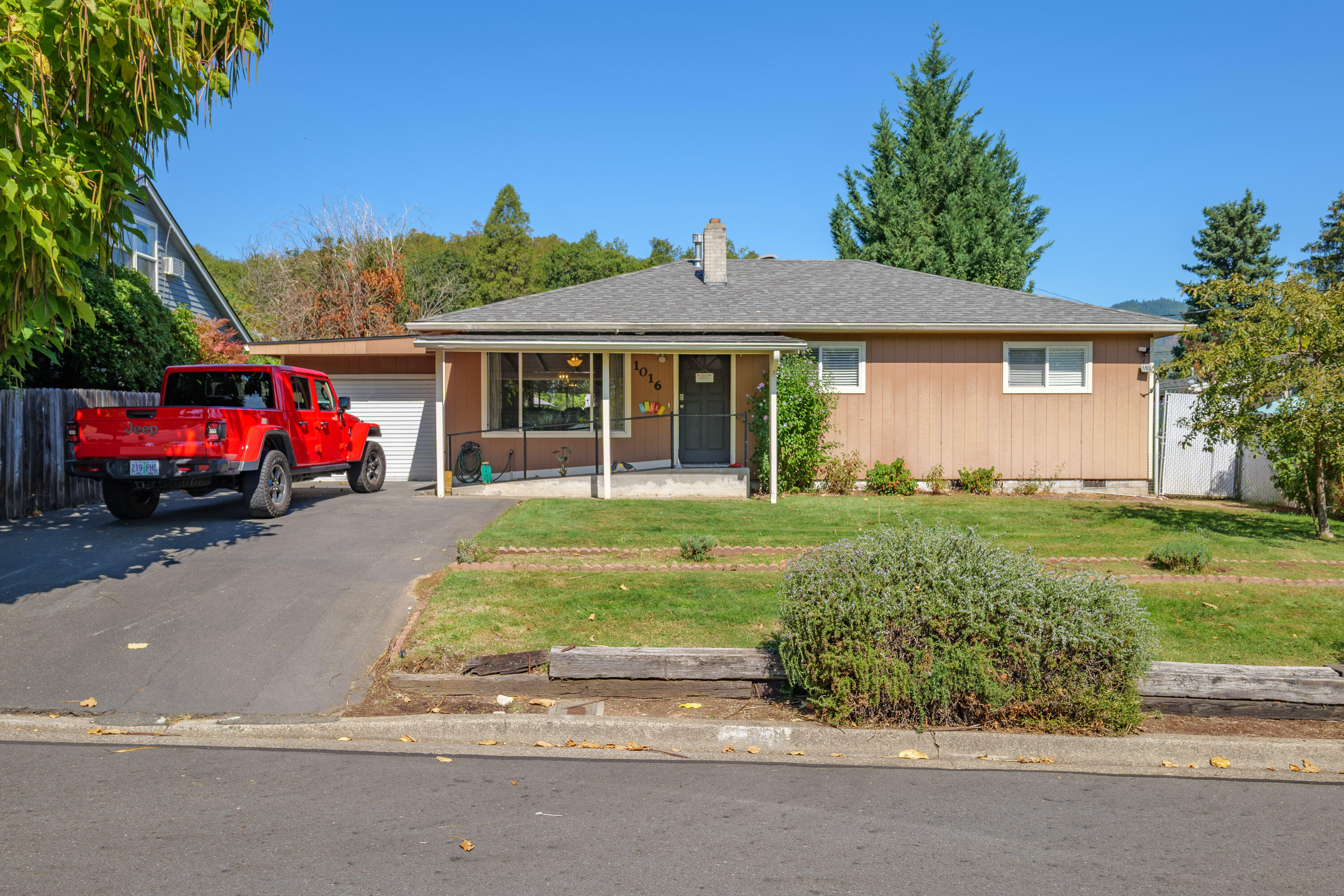 1016 NW Bellevue Place