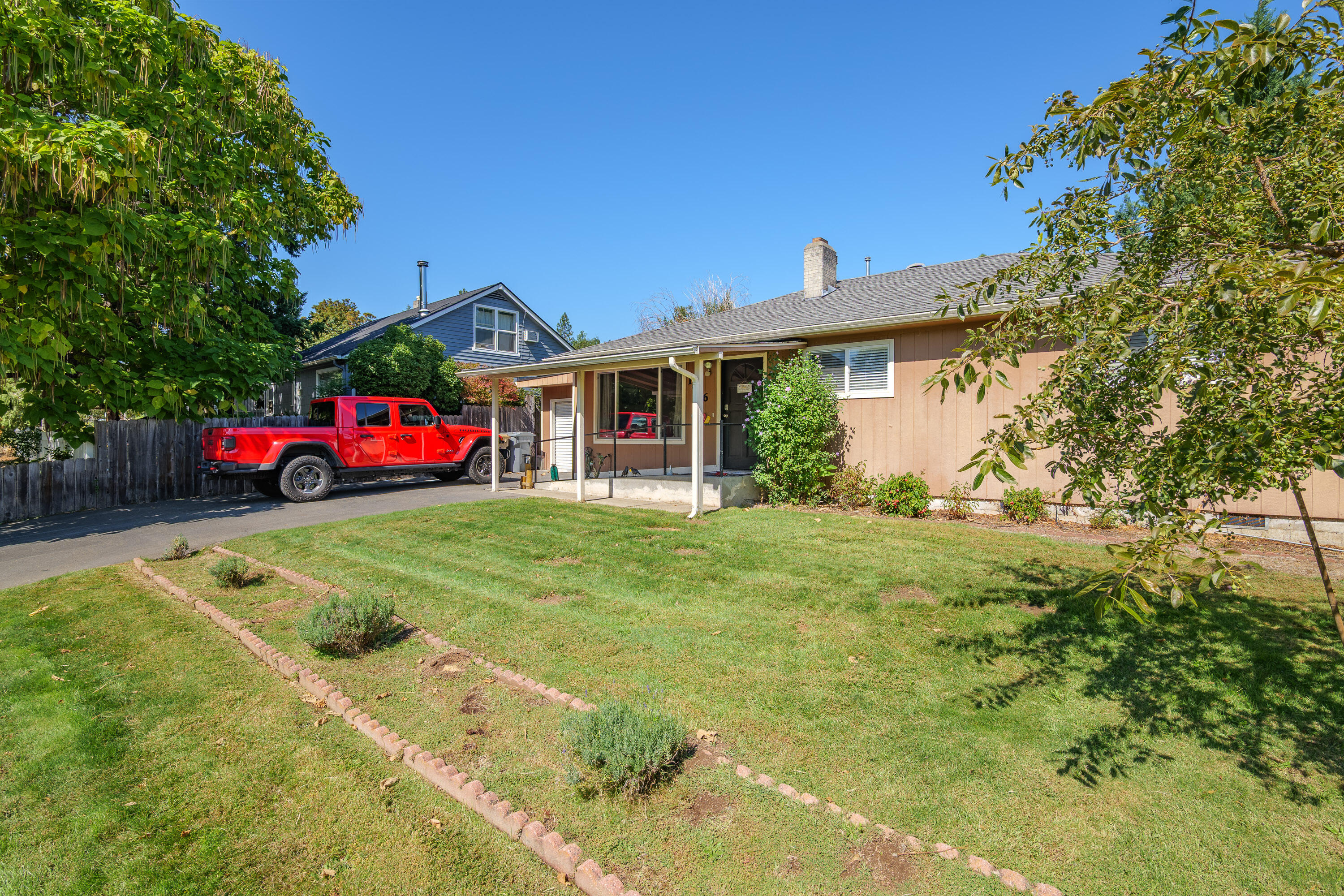 1016 NW Bellevue Place