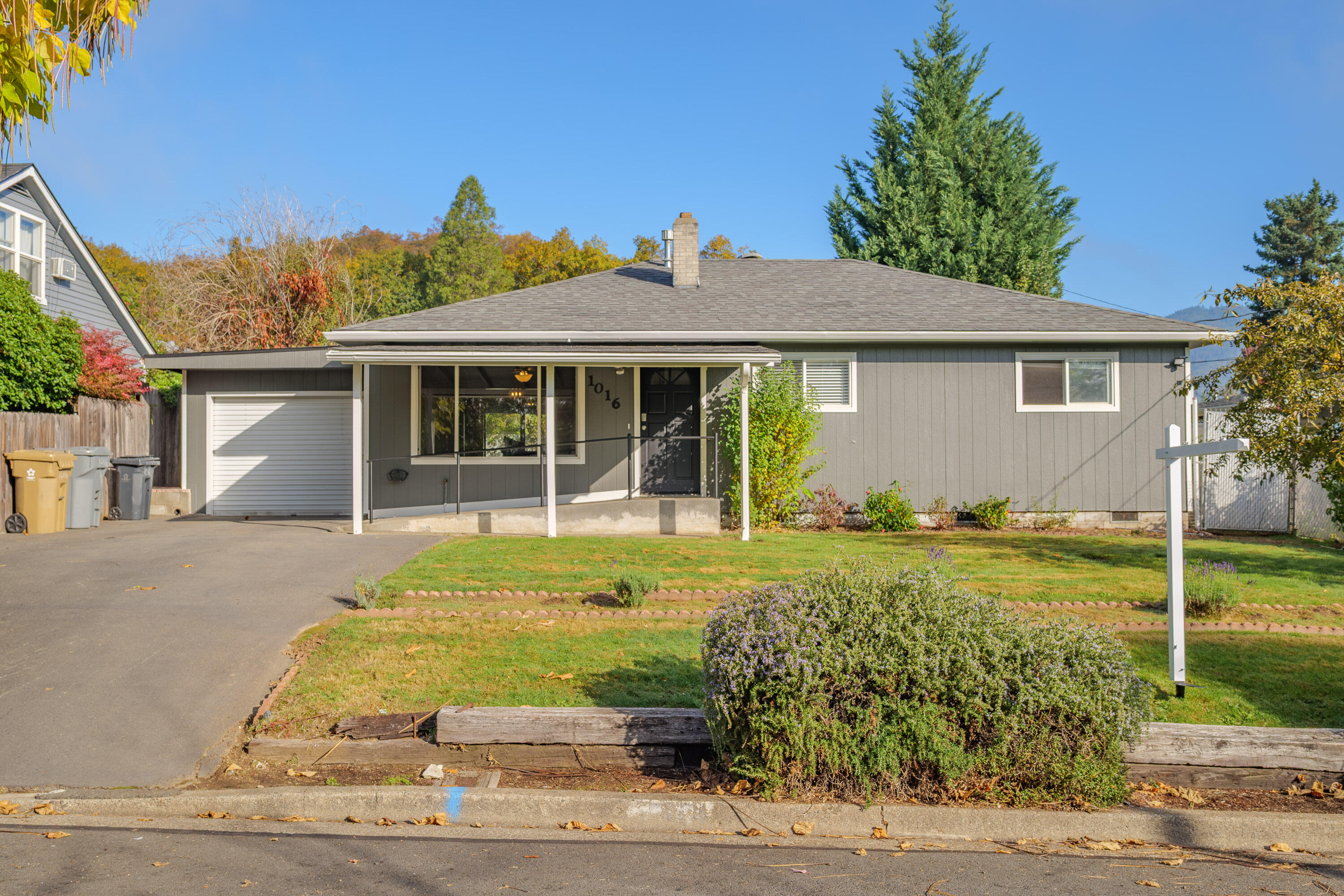 1016 NW Bellevue Place