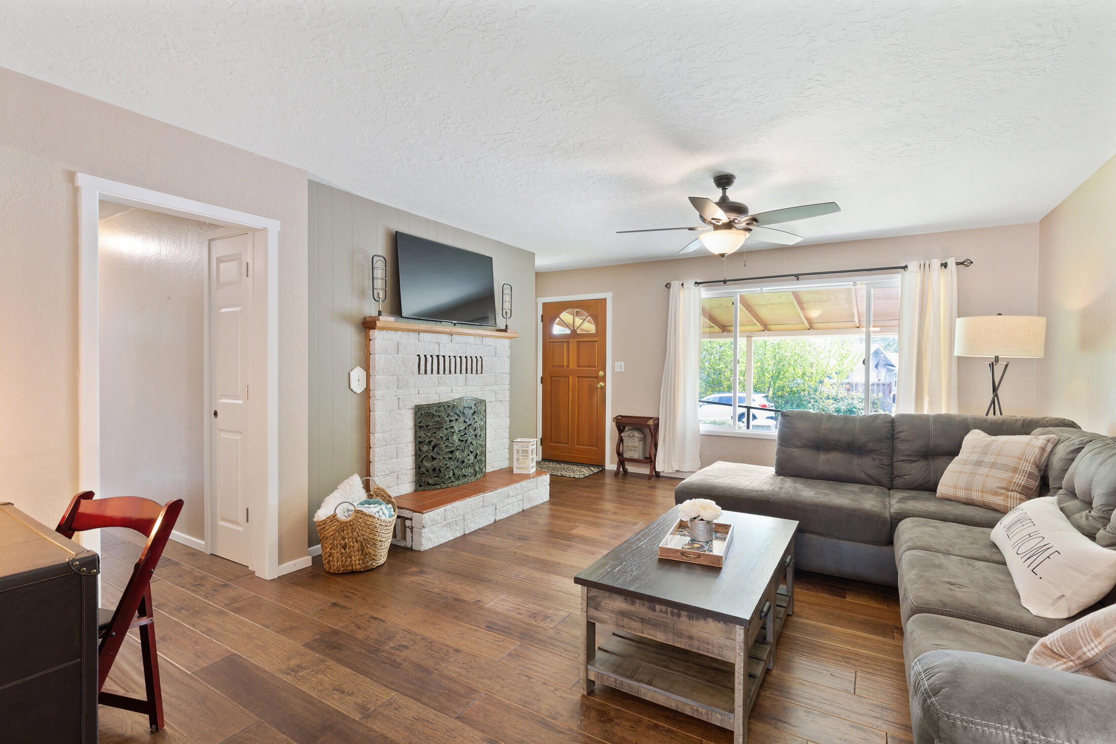 1016 NW Bellevue Place