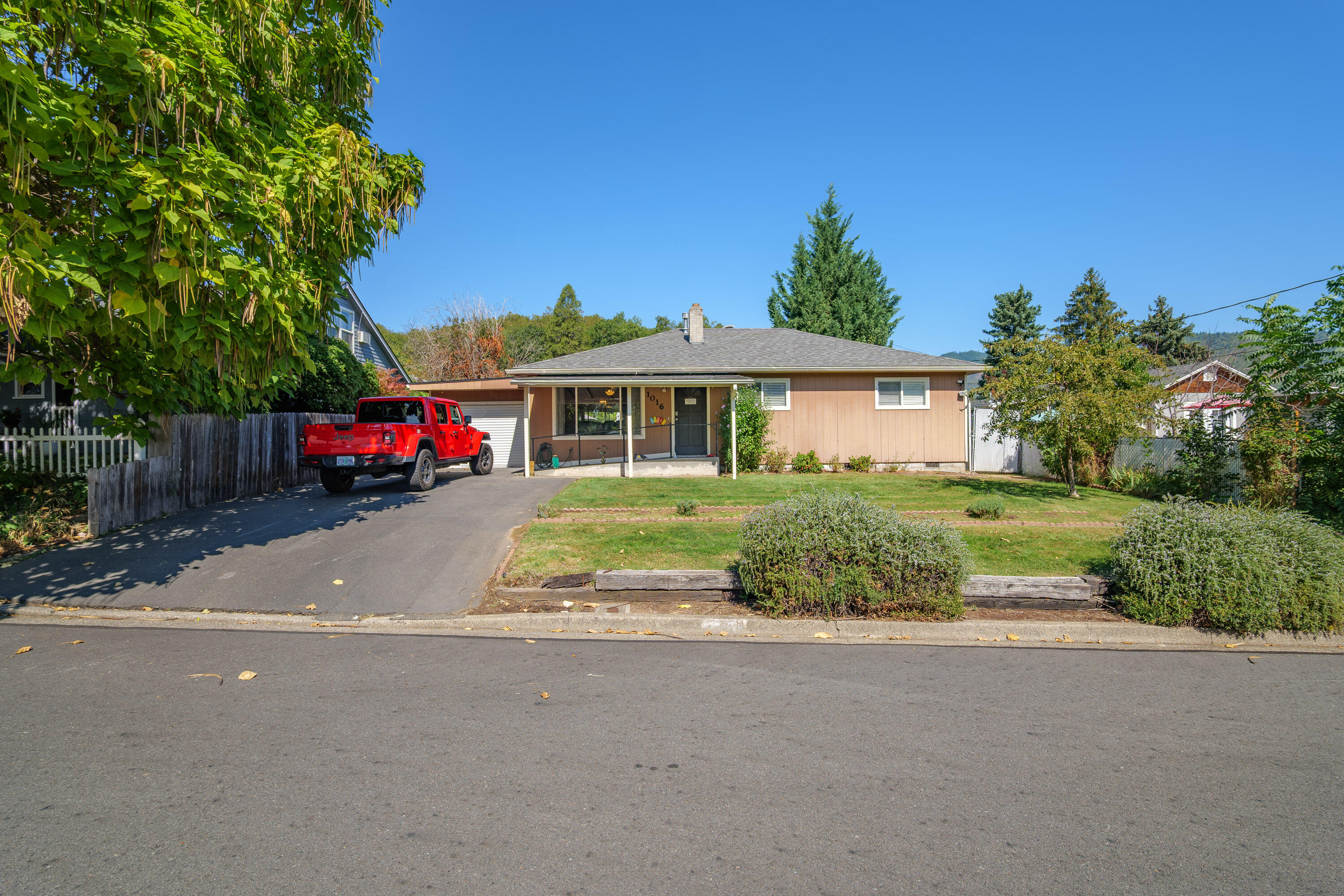 1016 NW Bellevue Place