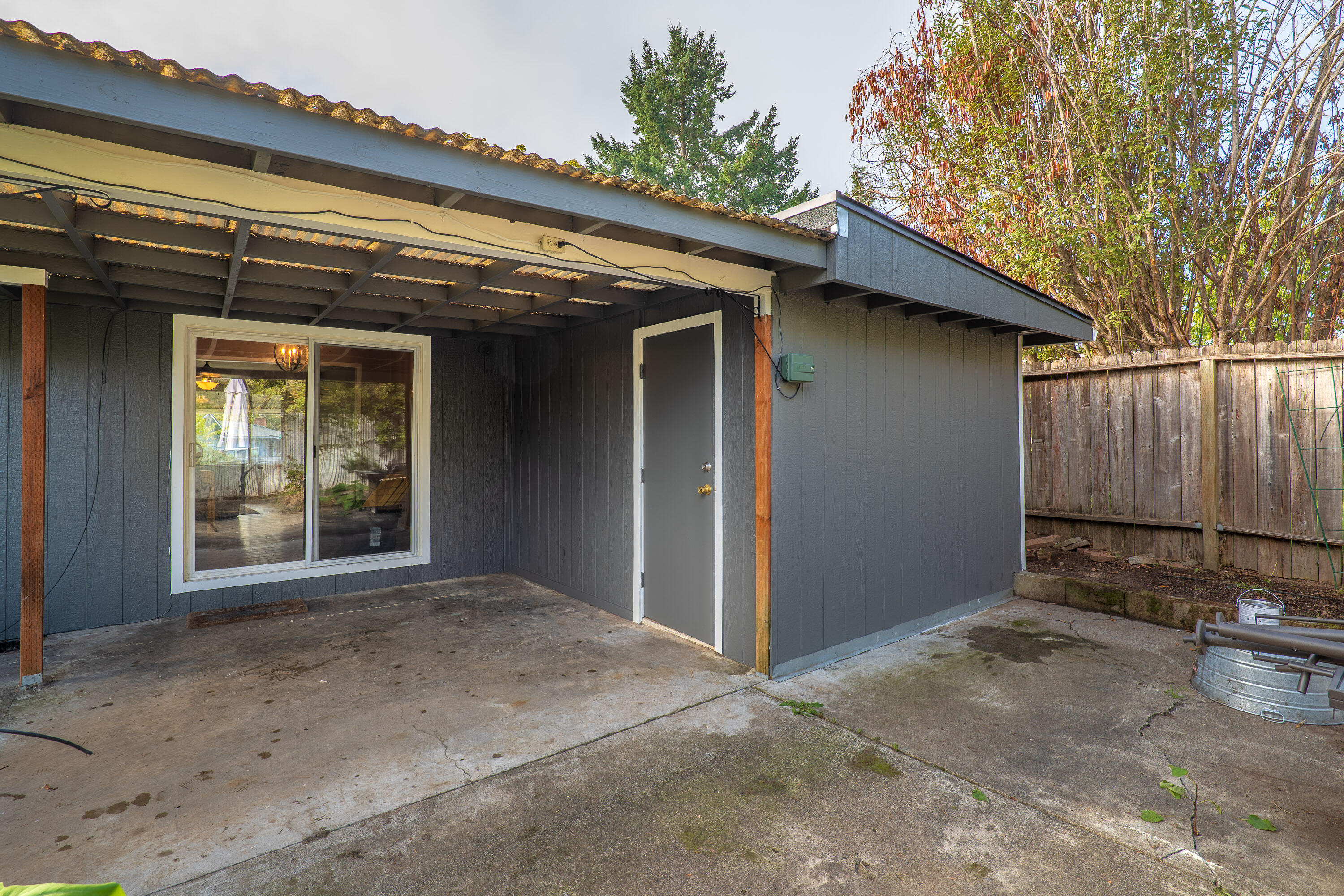 1016 NW Bellevue Place