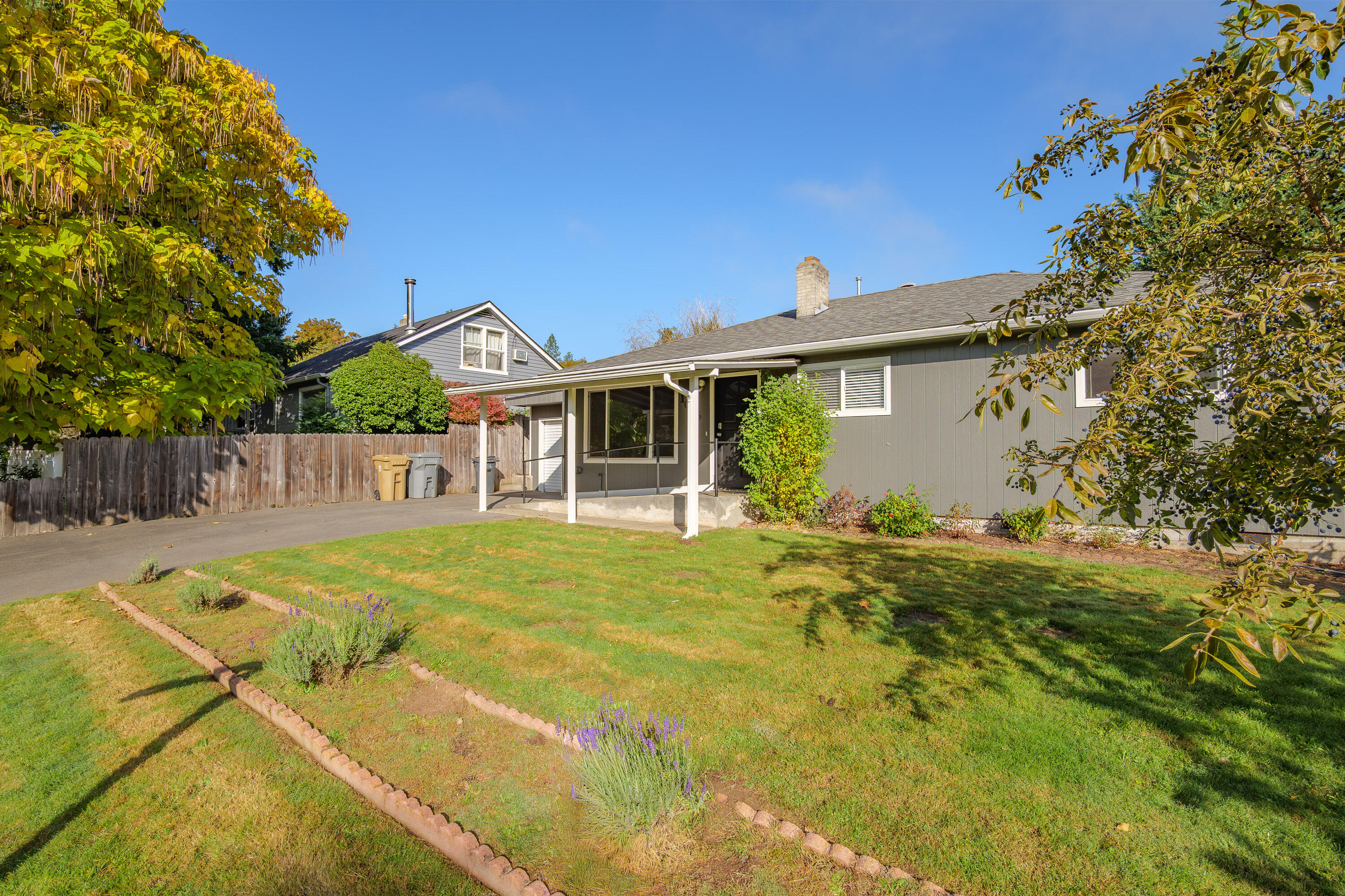 1016 NW Bellevue Place