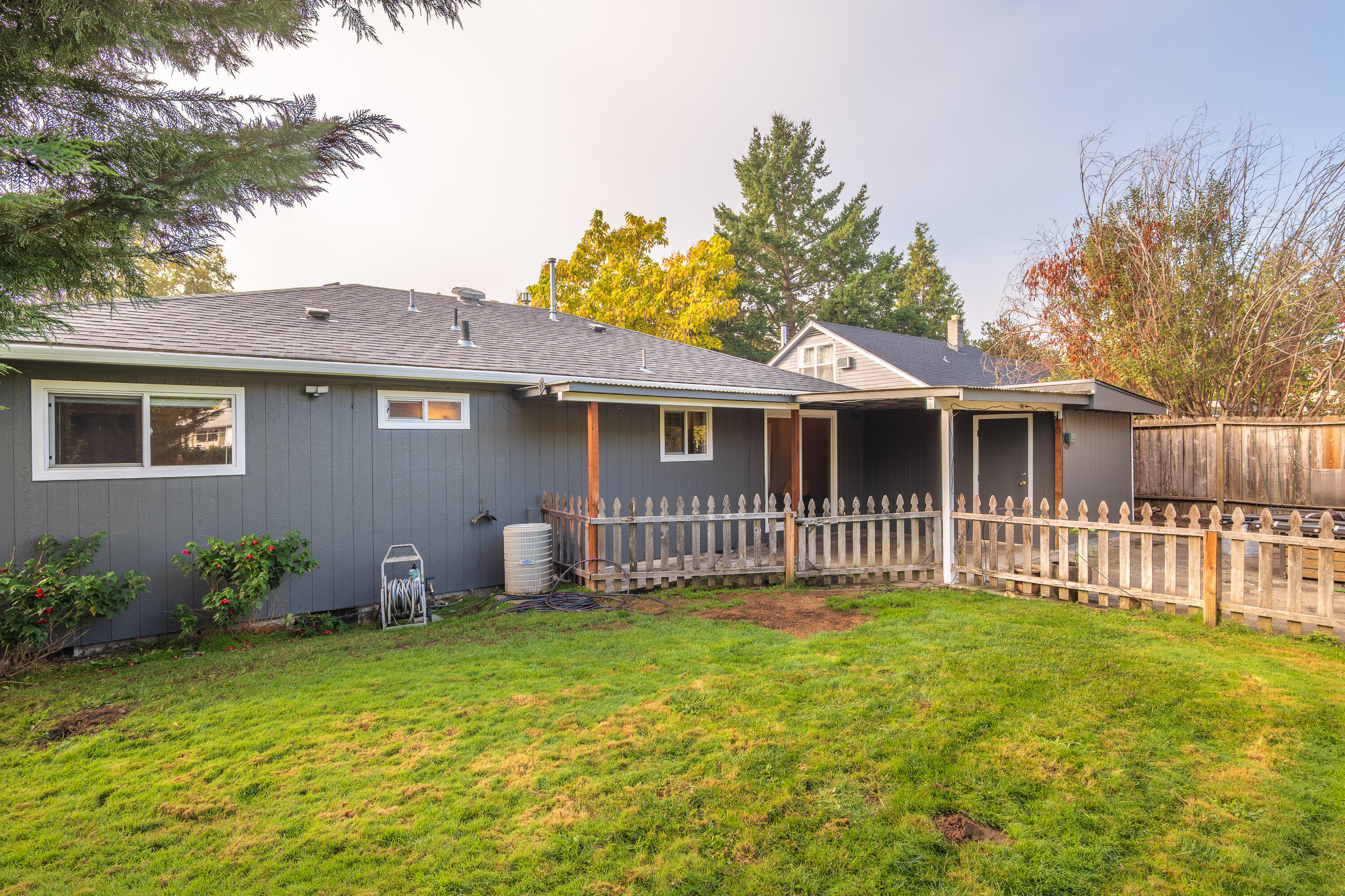 1016 NW Bellevue Place