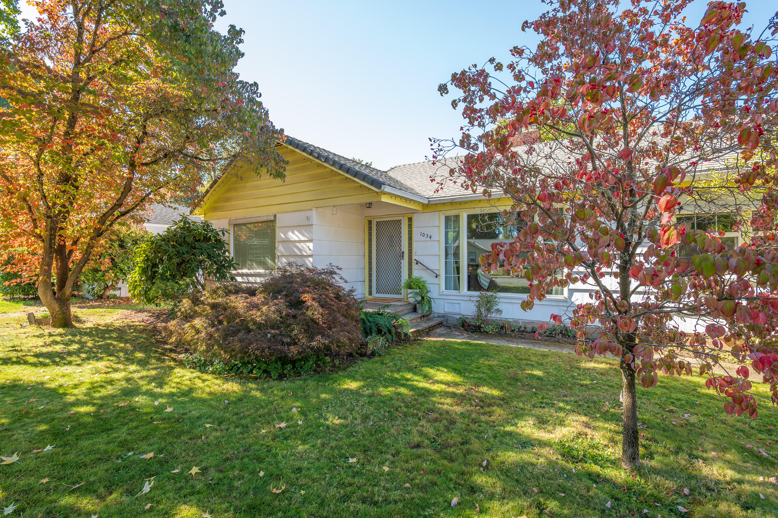 1034 SE Clarey Avenue, Grants Pass