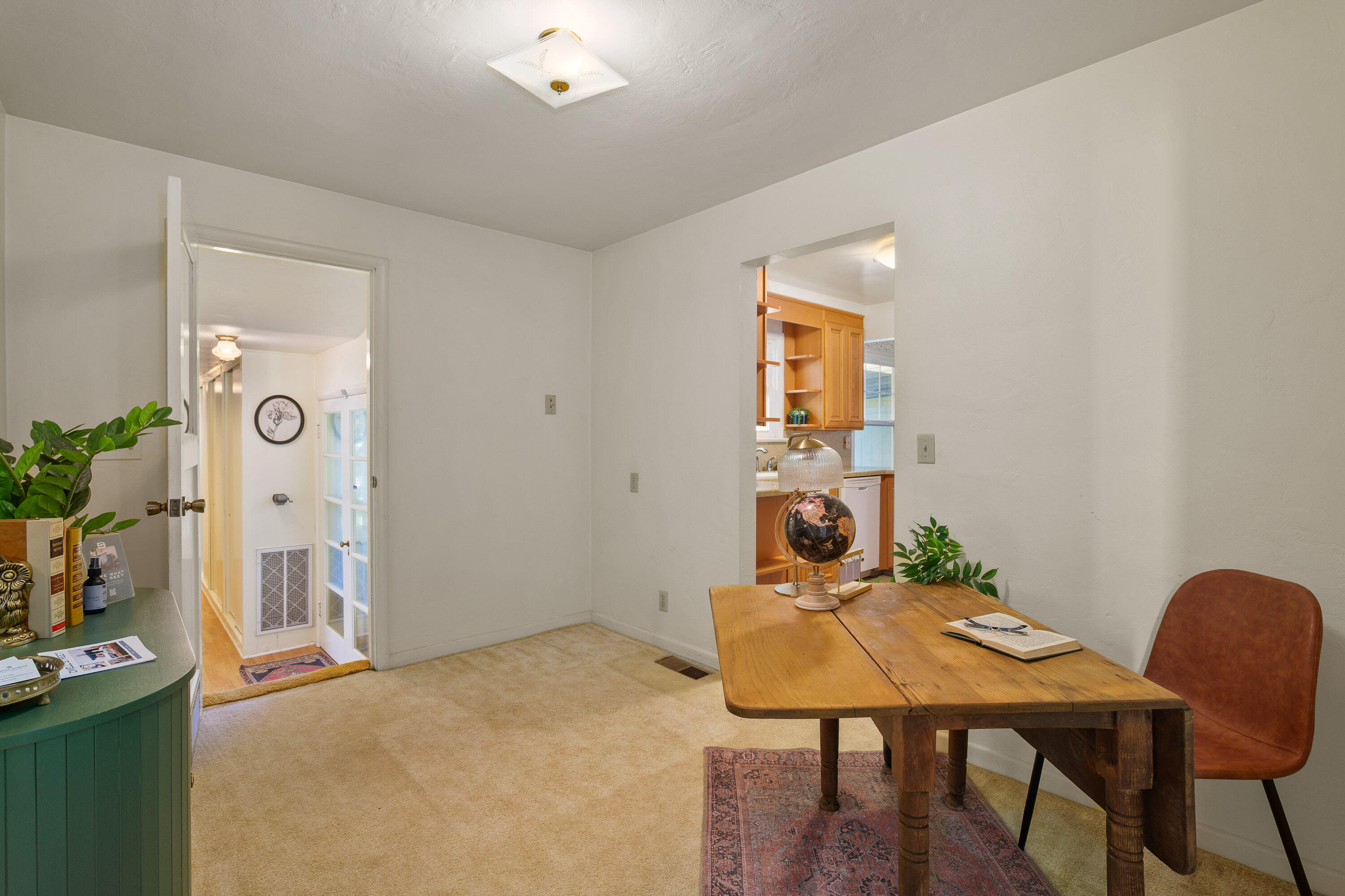 1034 SE Clarey Avenue, Grants Pass
