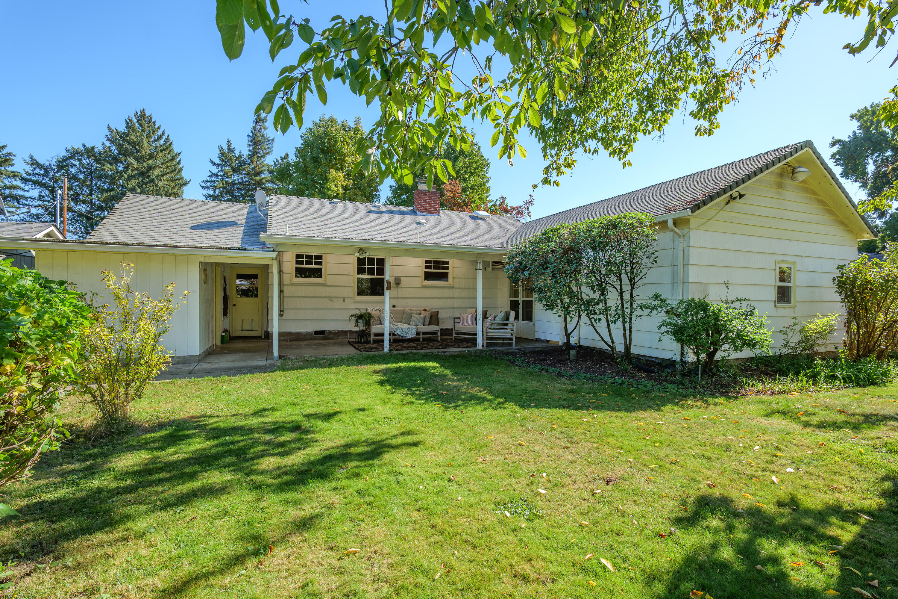 1034 SE Clarey Avenue, Grants Pass