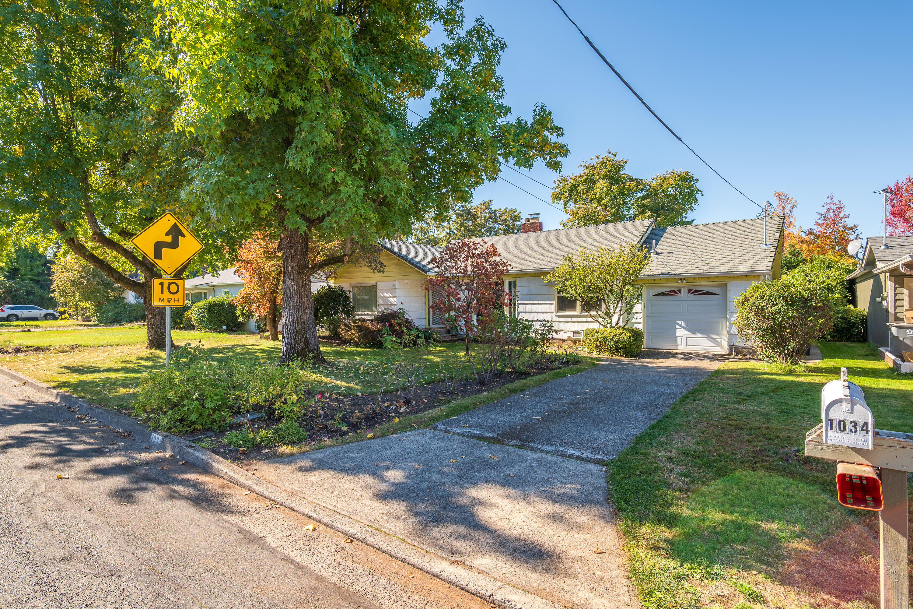 1034 SE Clarey Avenue, Grants Pass