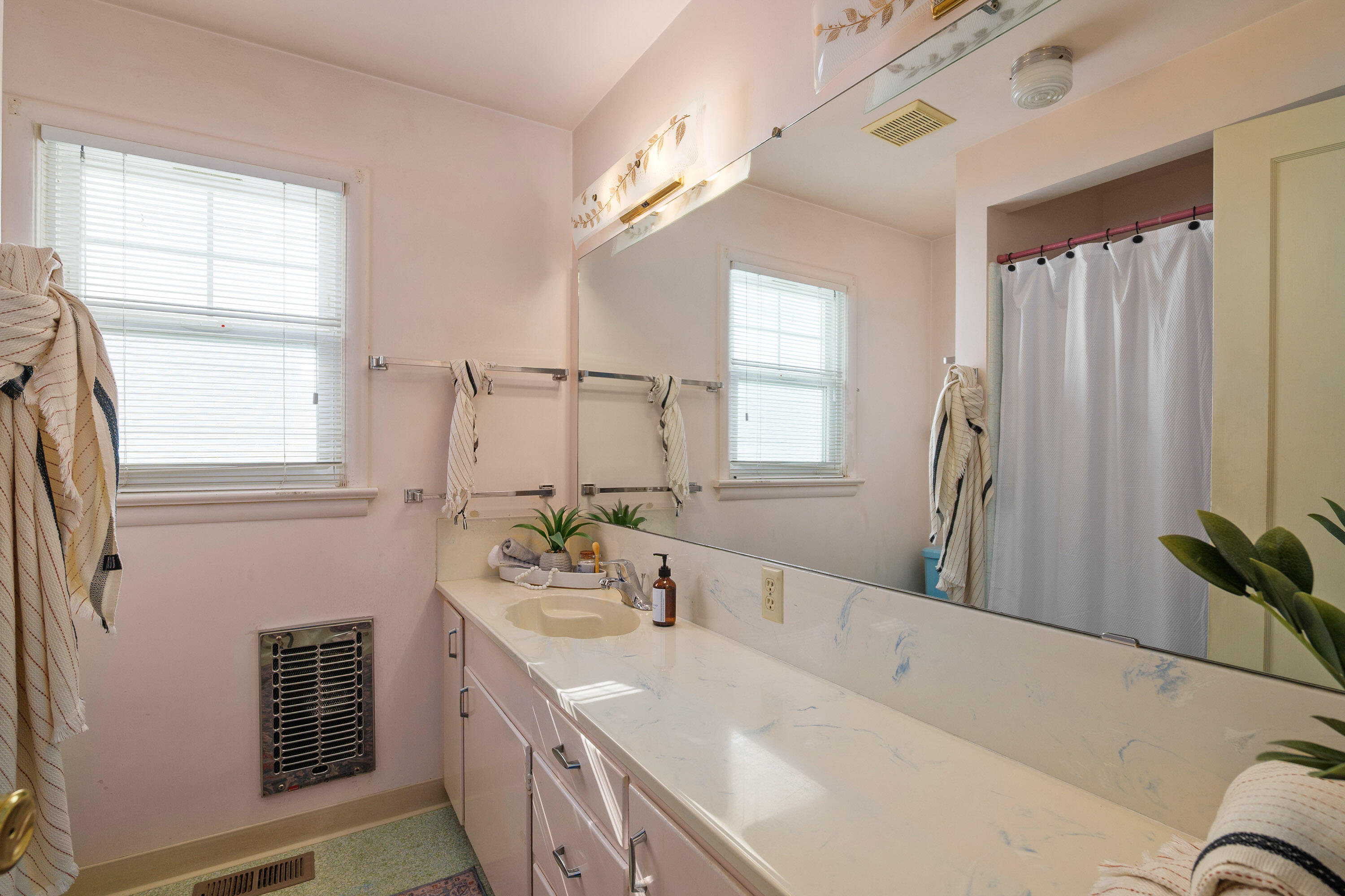 1034 SE Clarey Avenue, Grants Pass