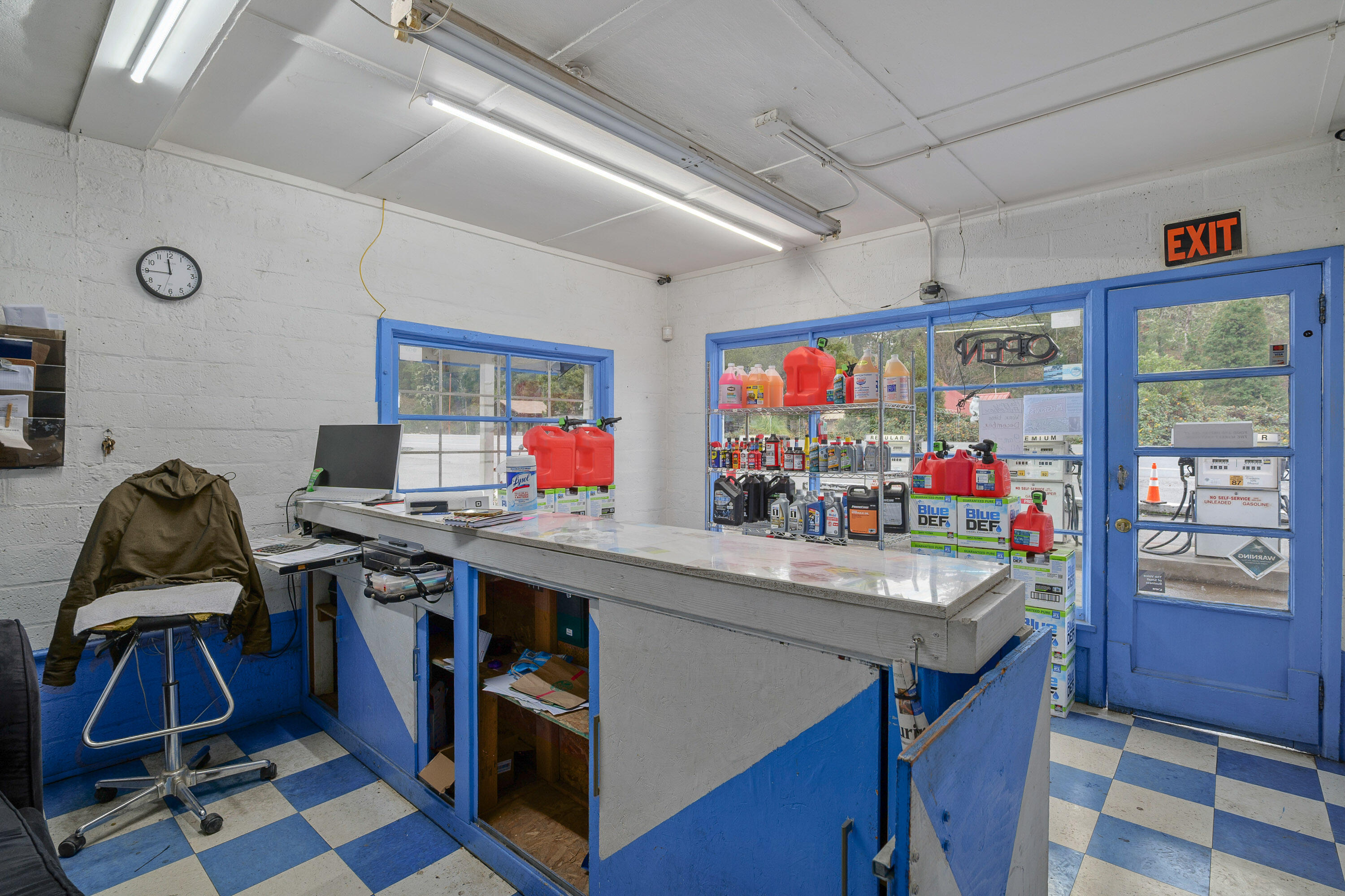 18090 Redwood Highway