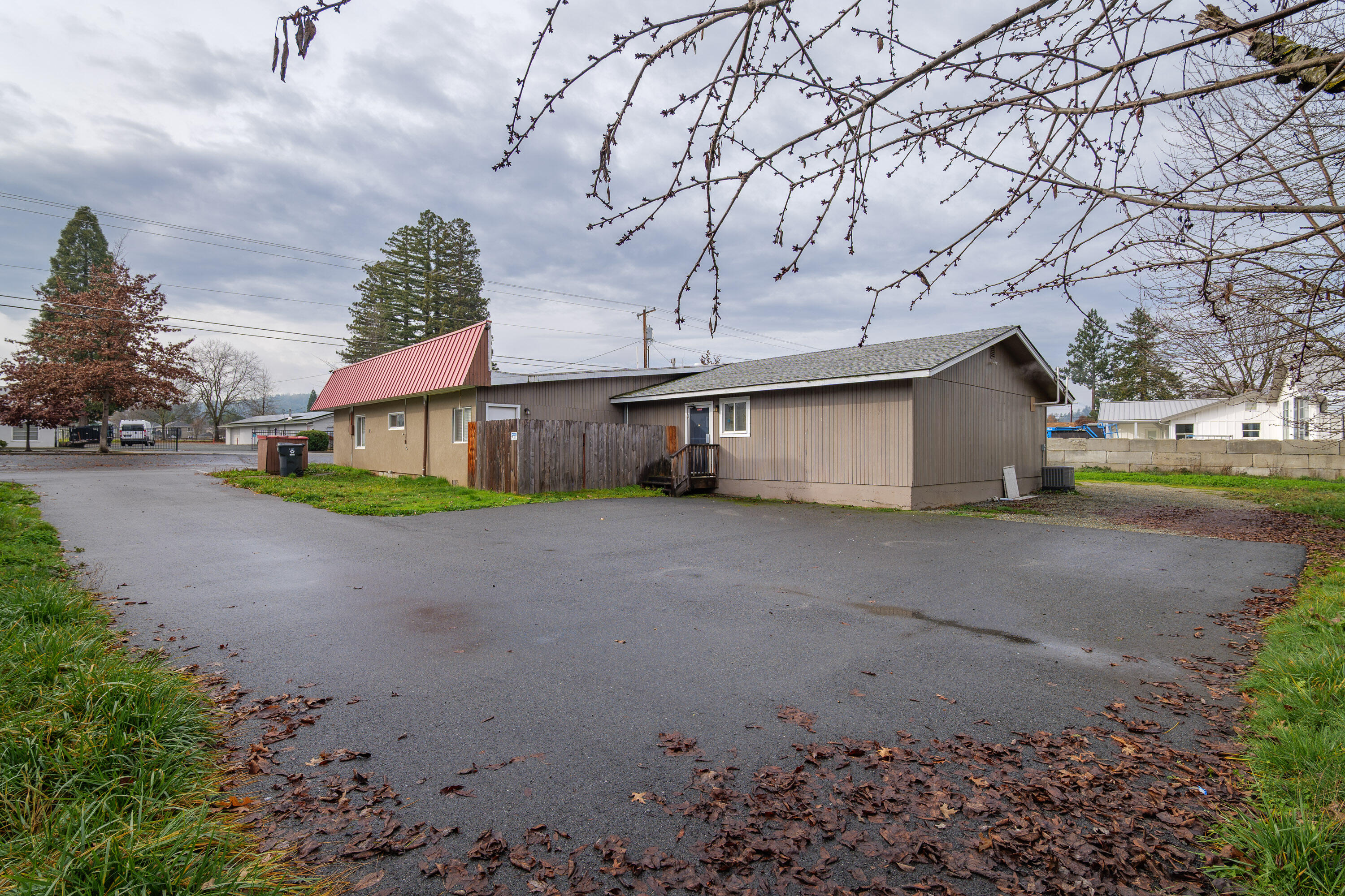 1480 Rogue River Highway