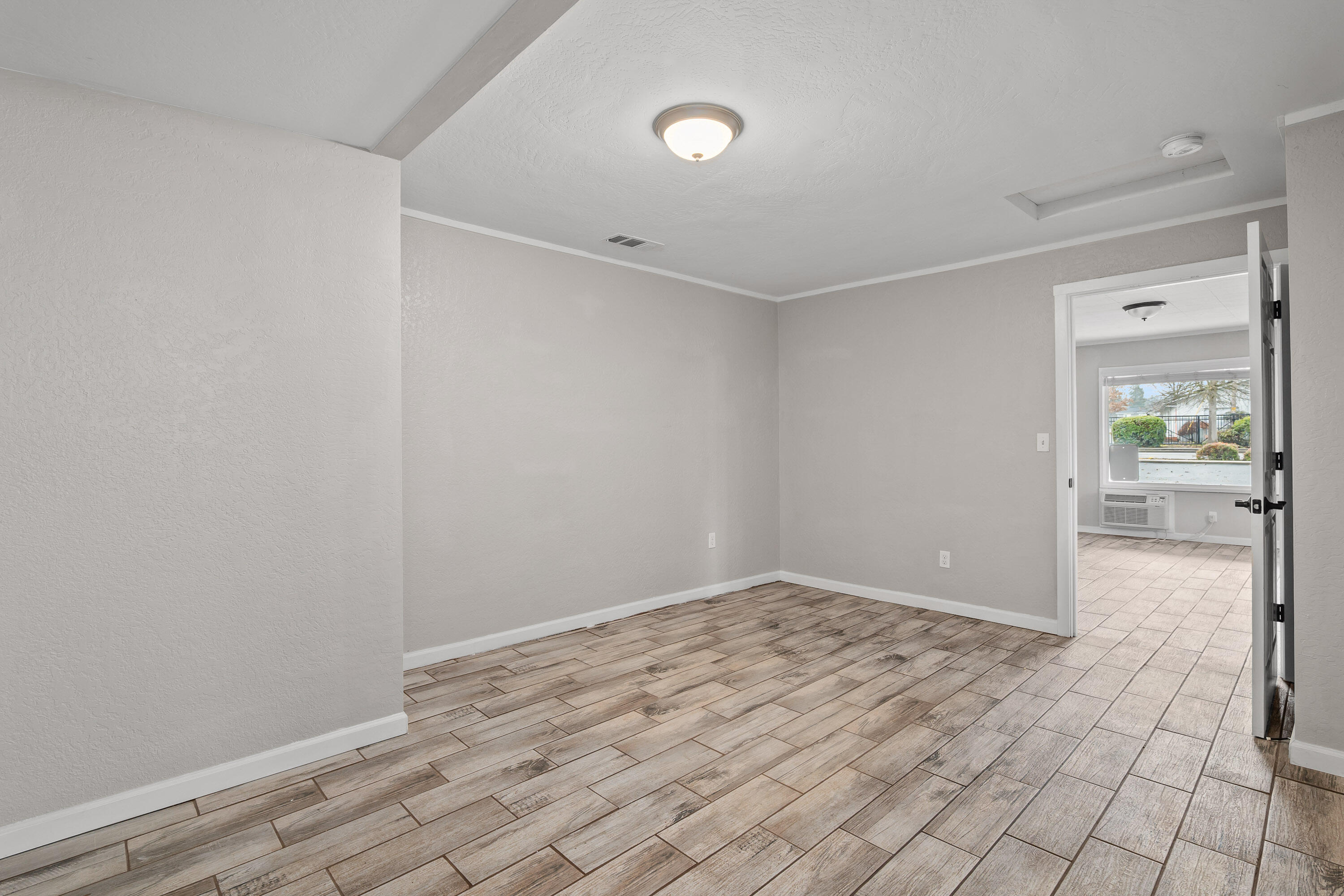 1480 Rogue River Highway