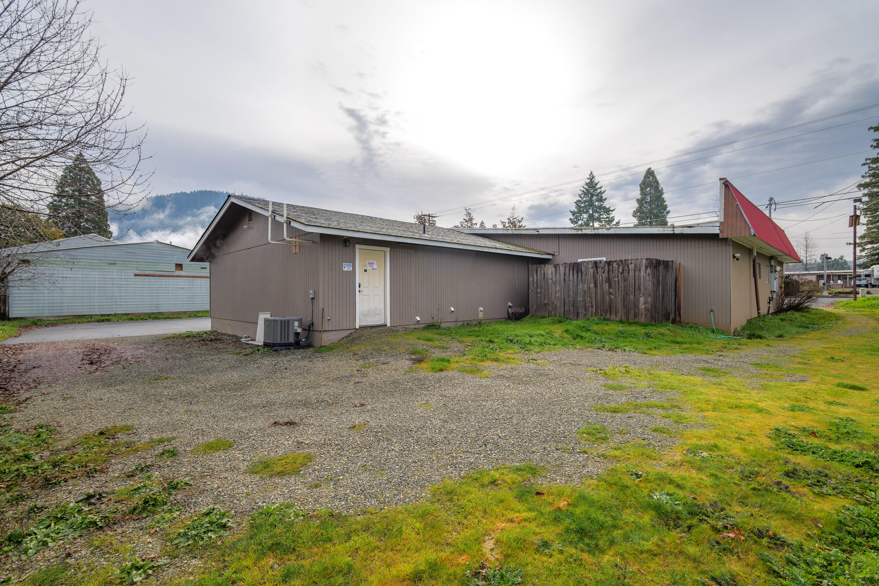 1480 Rogue River Highway