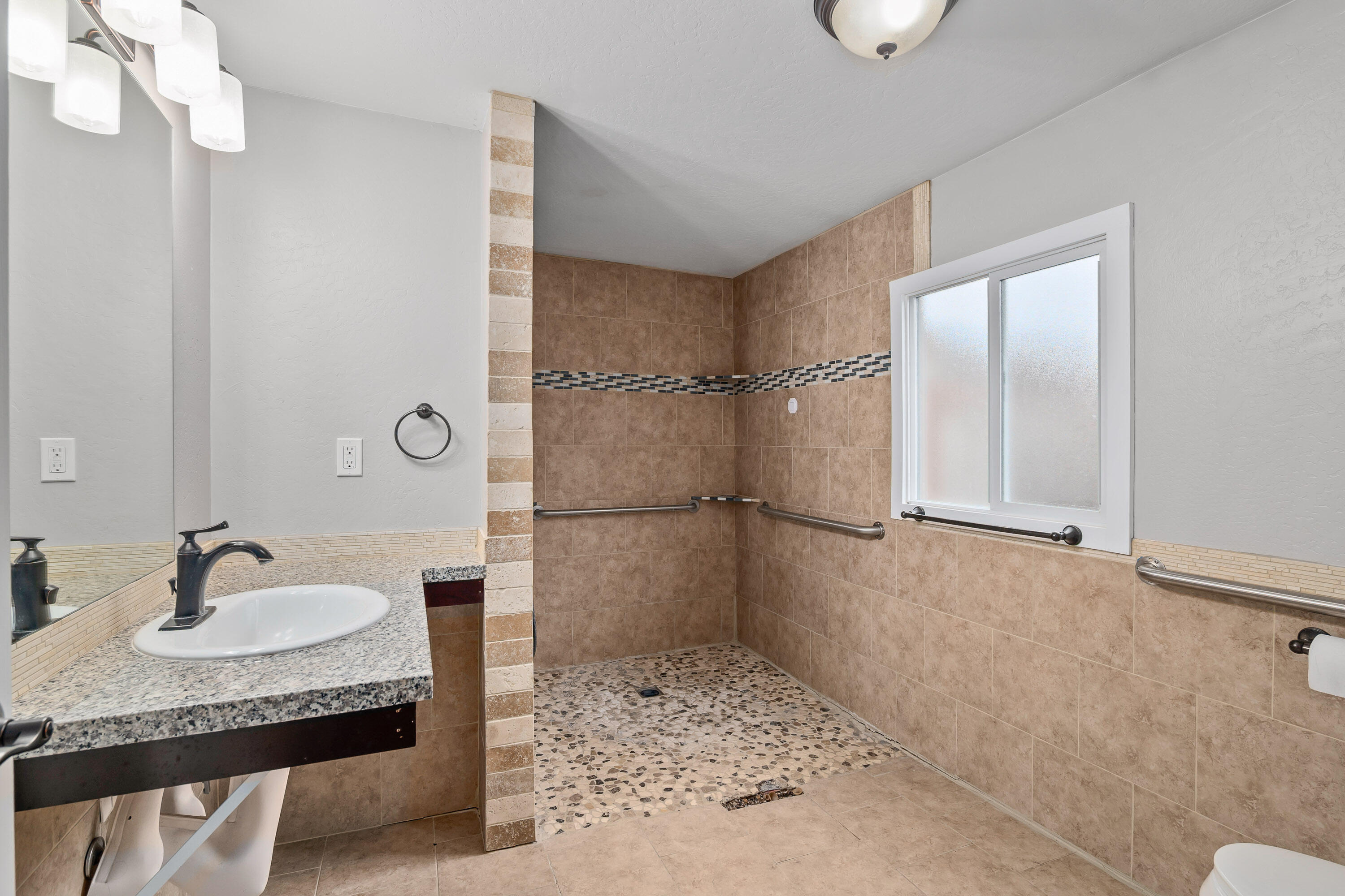 1480 Rogue River Highway