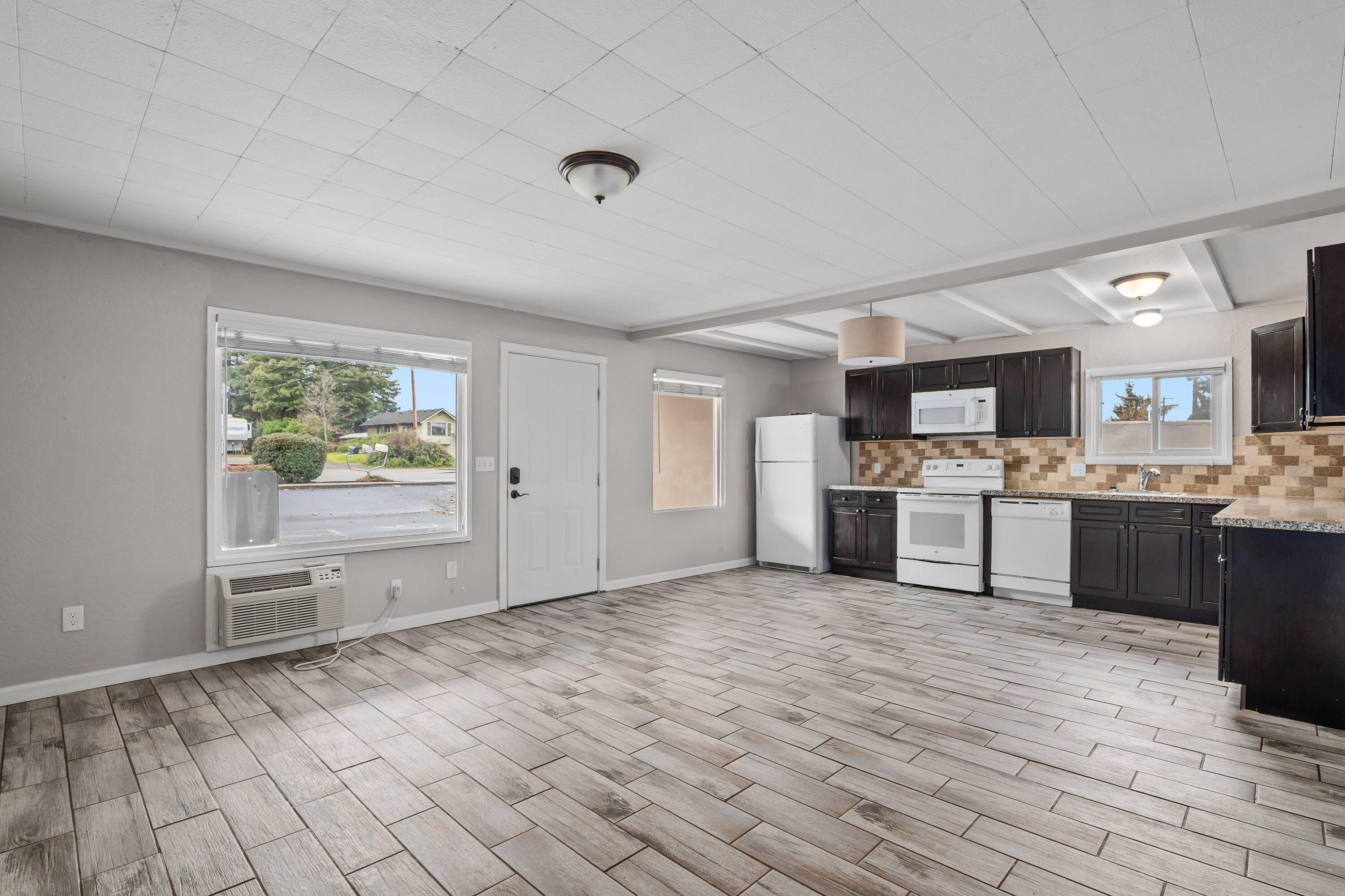 1480 Rogue River Highway