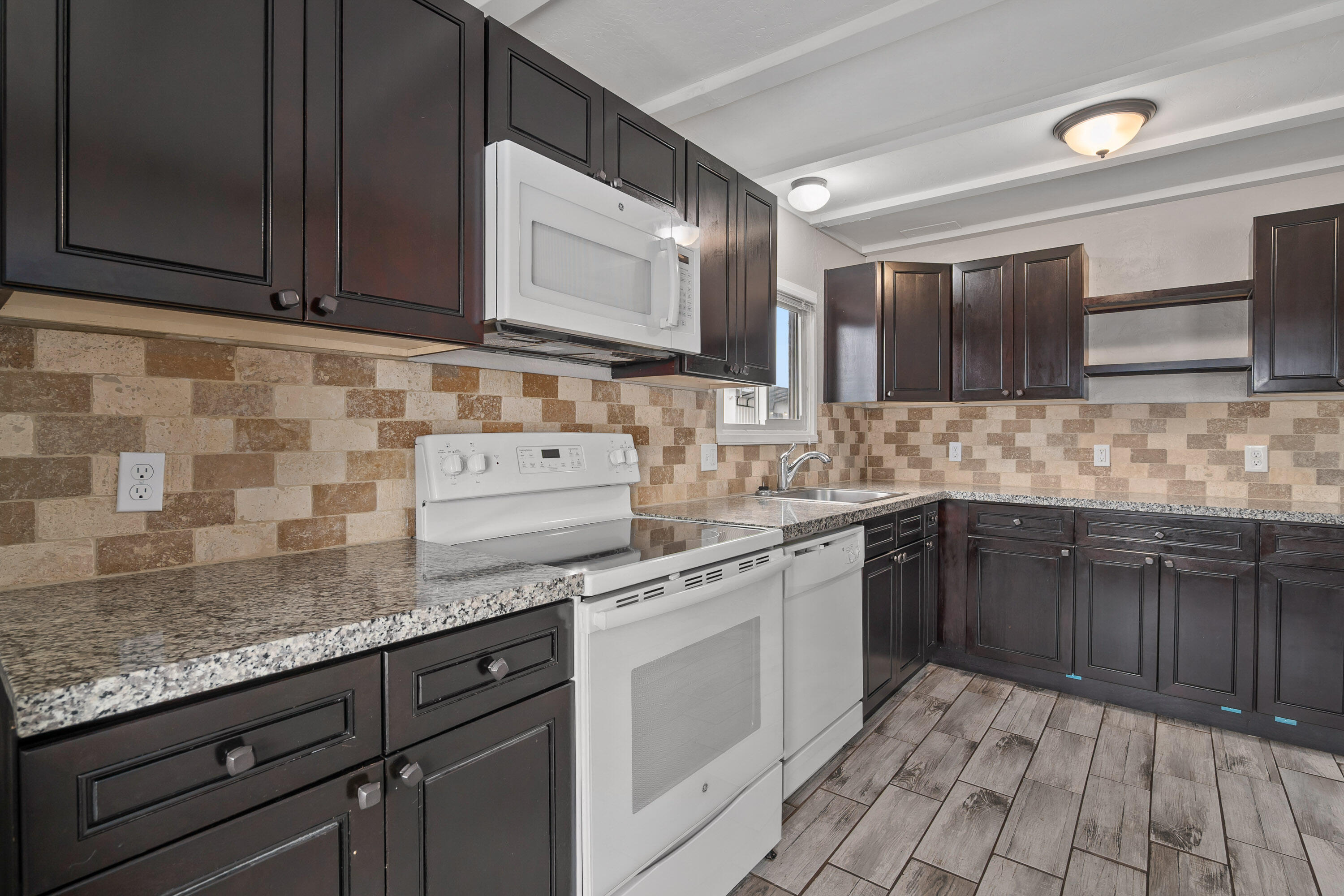 1480 Rogue River Highway