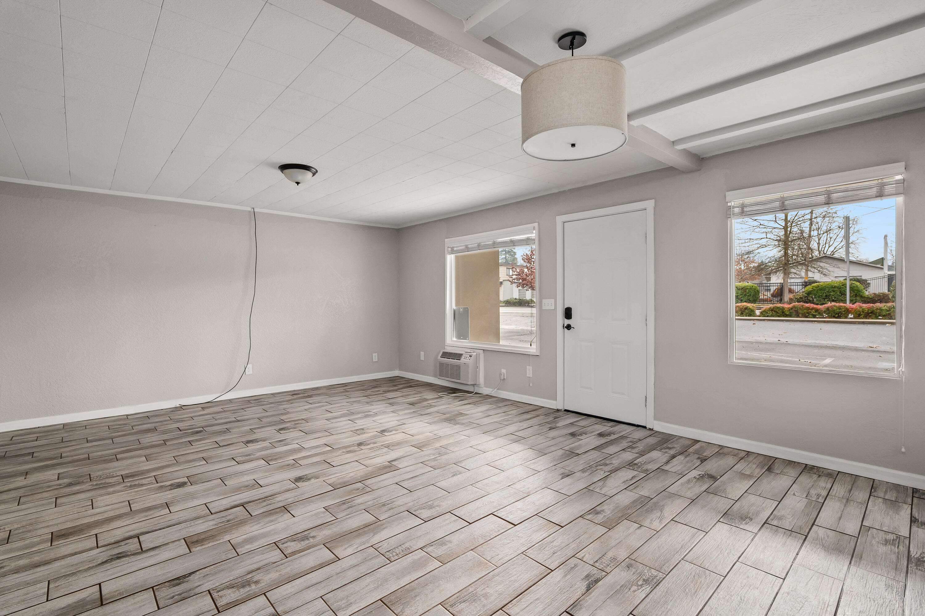 1480 Rogue River Highway