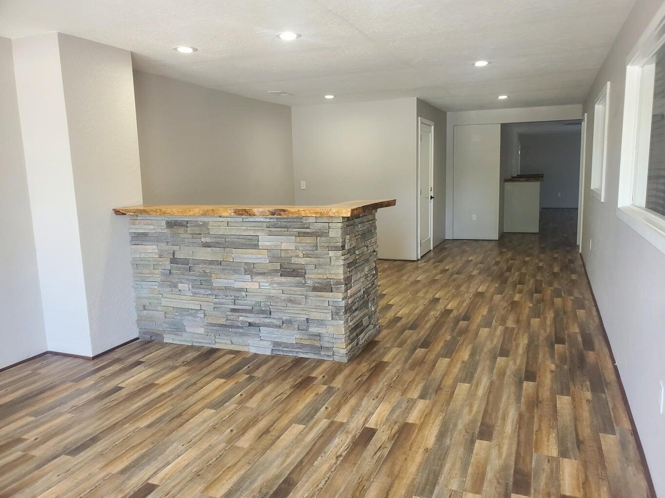 1480 Rogue River Highway