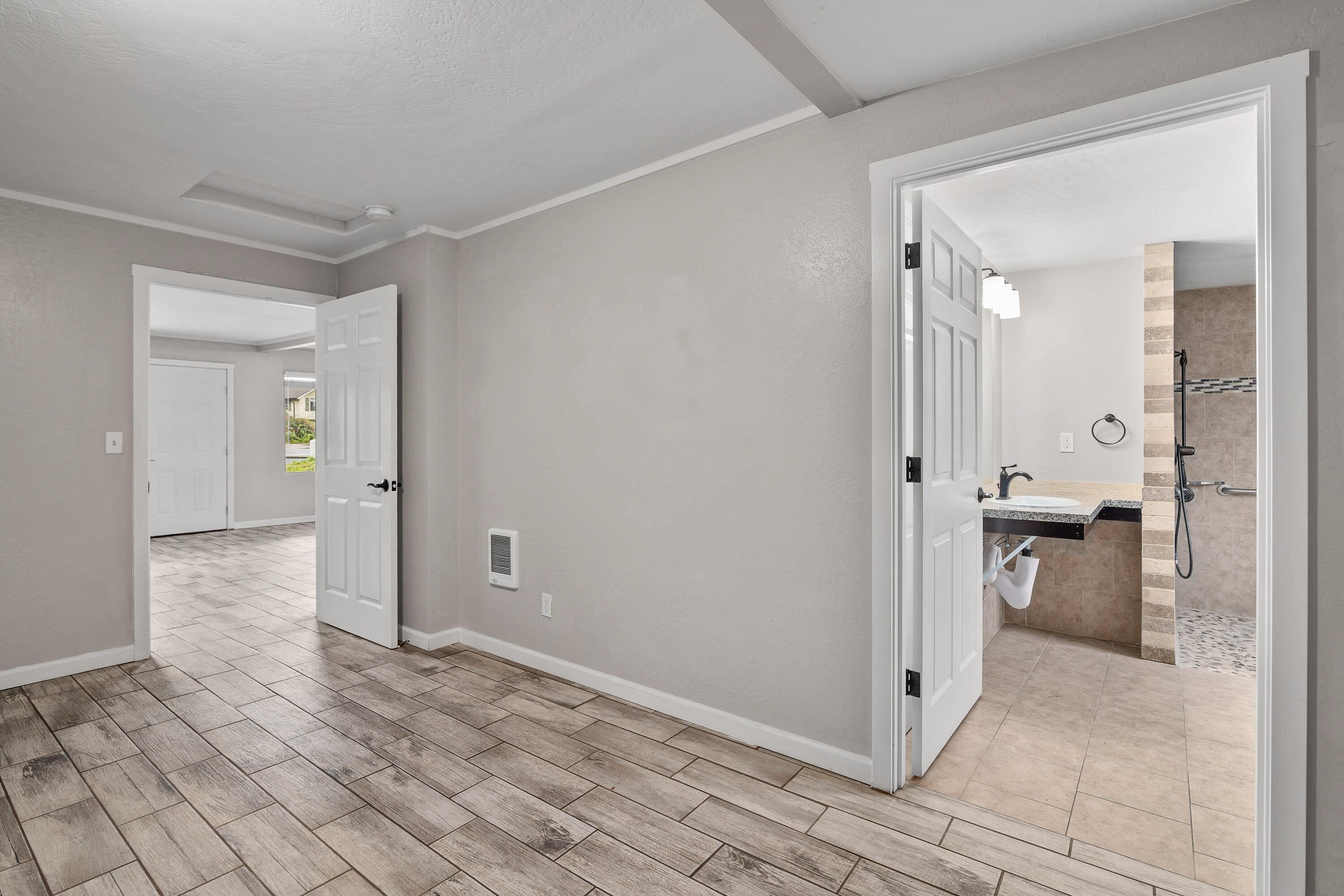 1480 Rogue River Highway