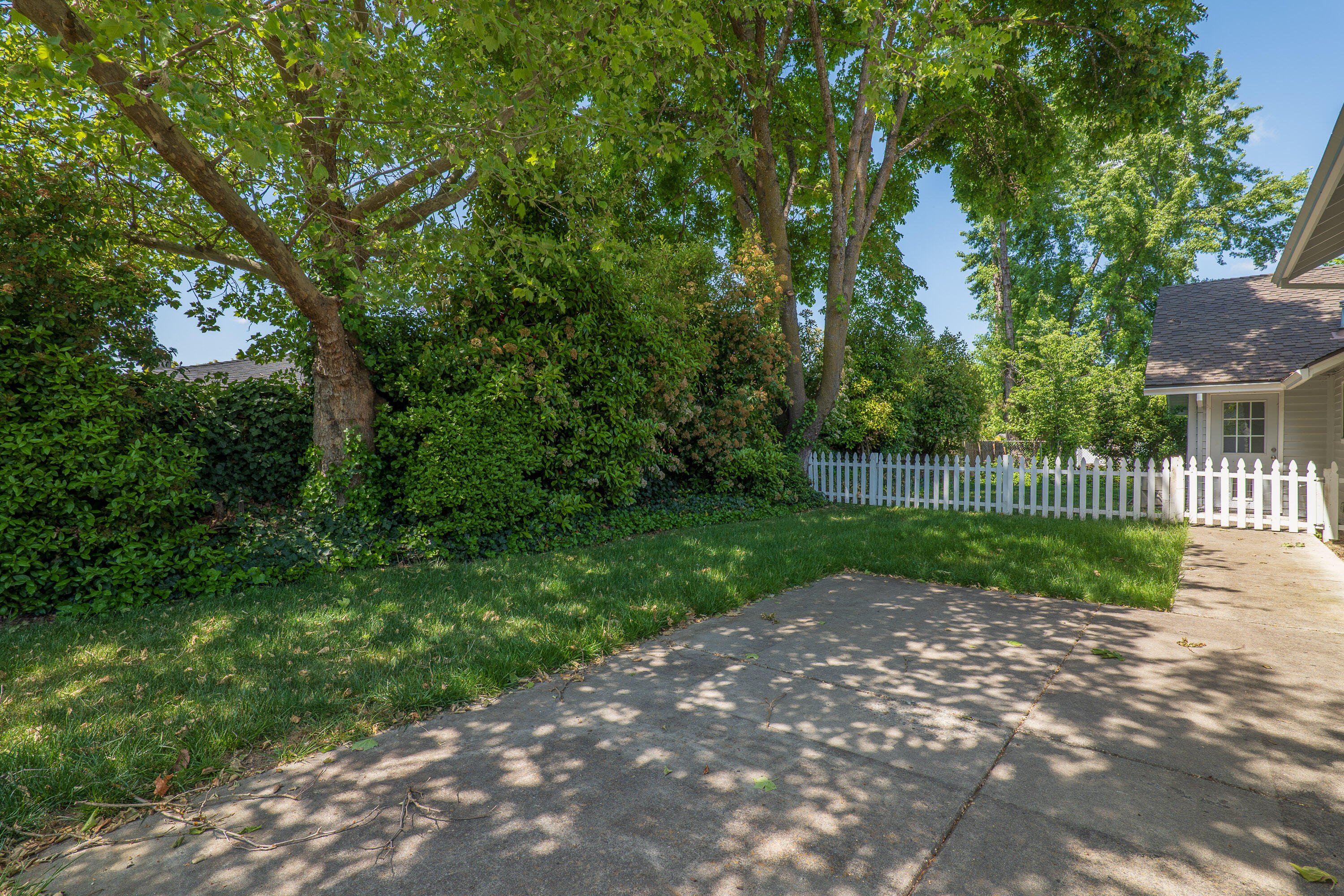 1089 Brookdale Avenue