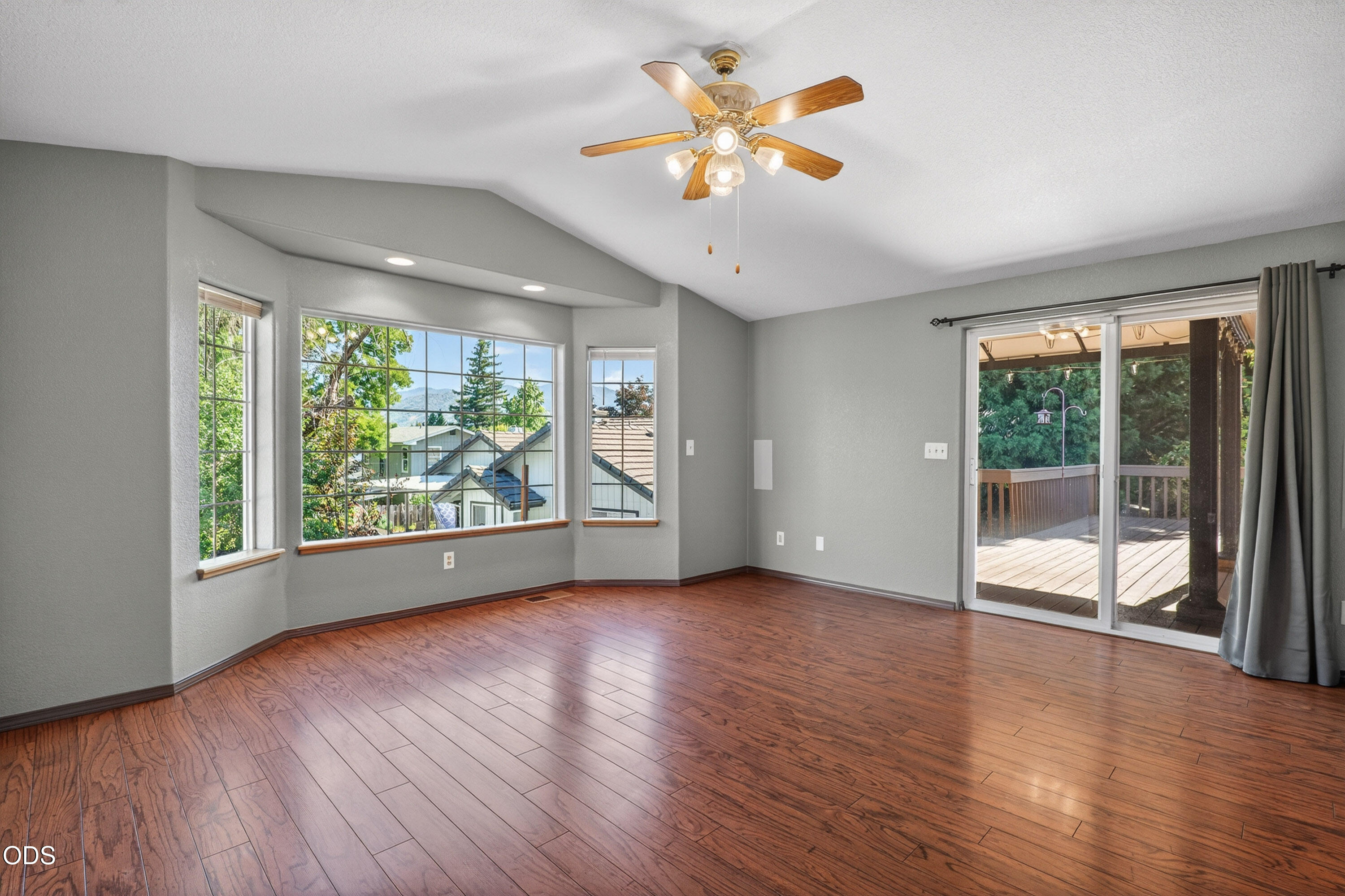 1032 Thelma Way