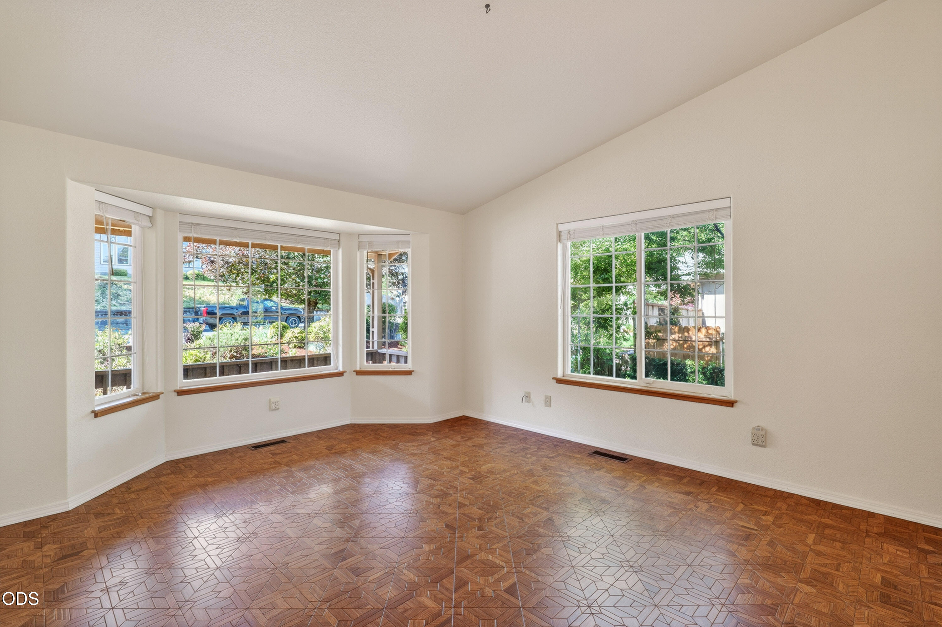 1032 Thelma Way