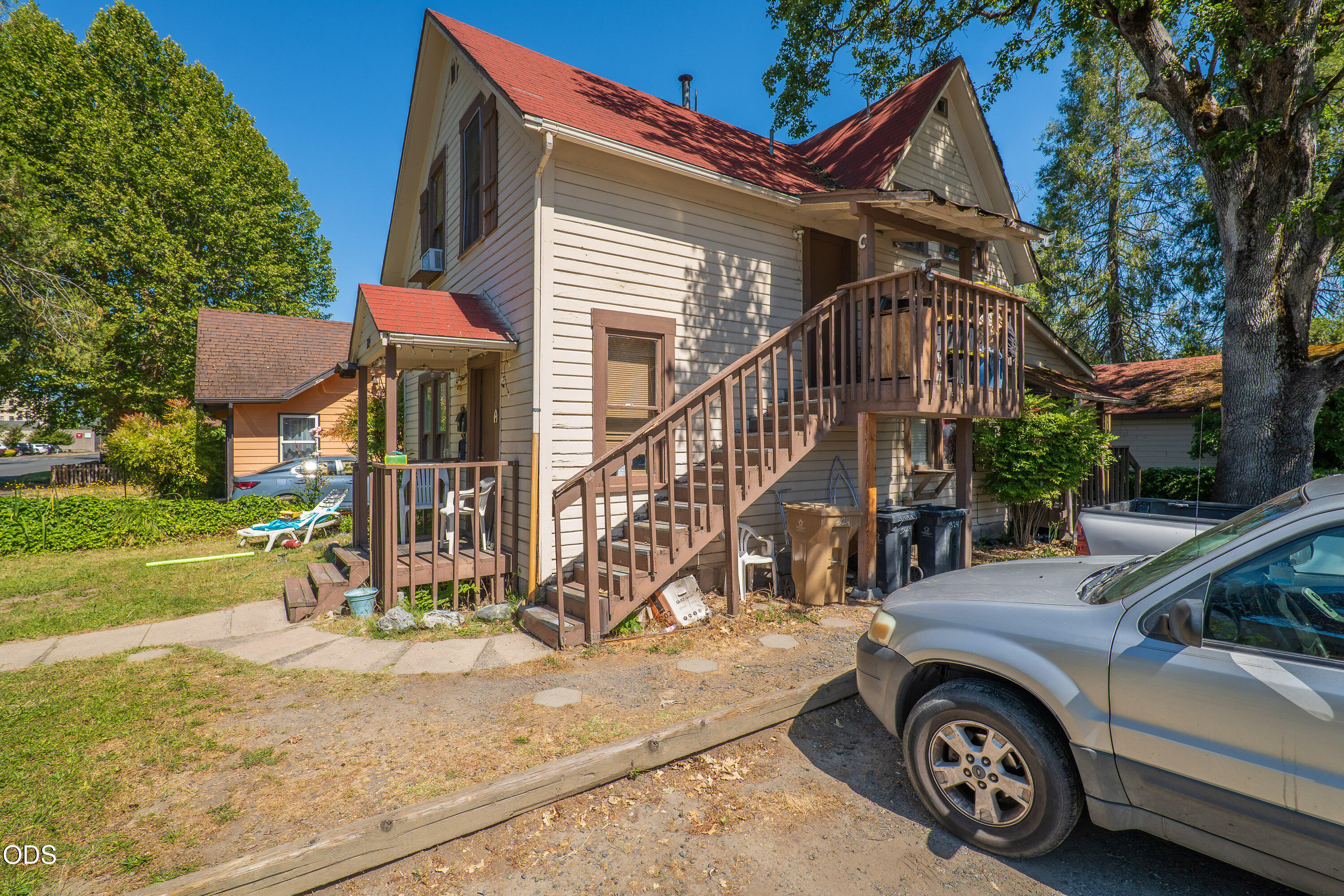 324 NE D Street