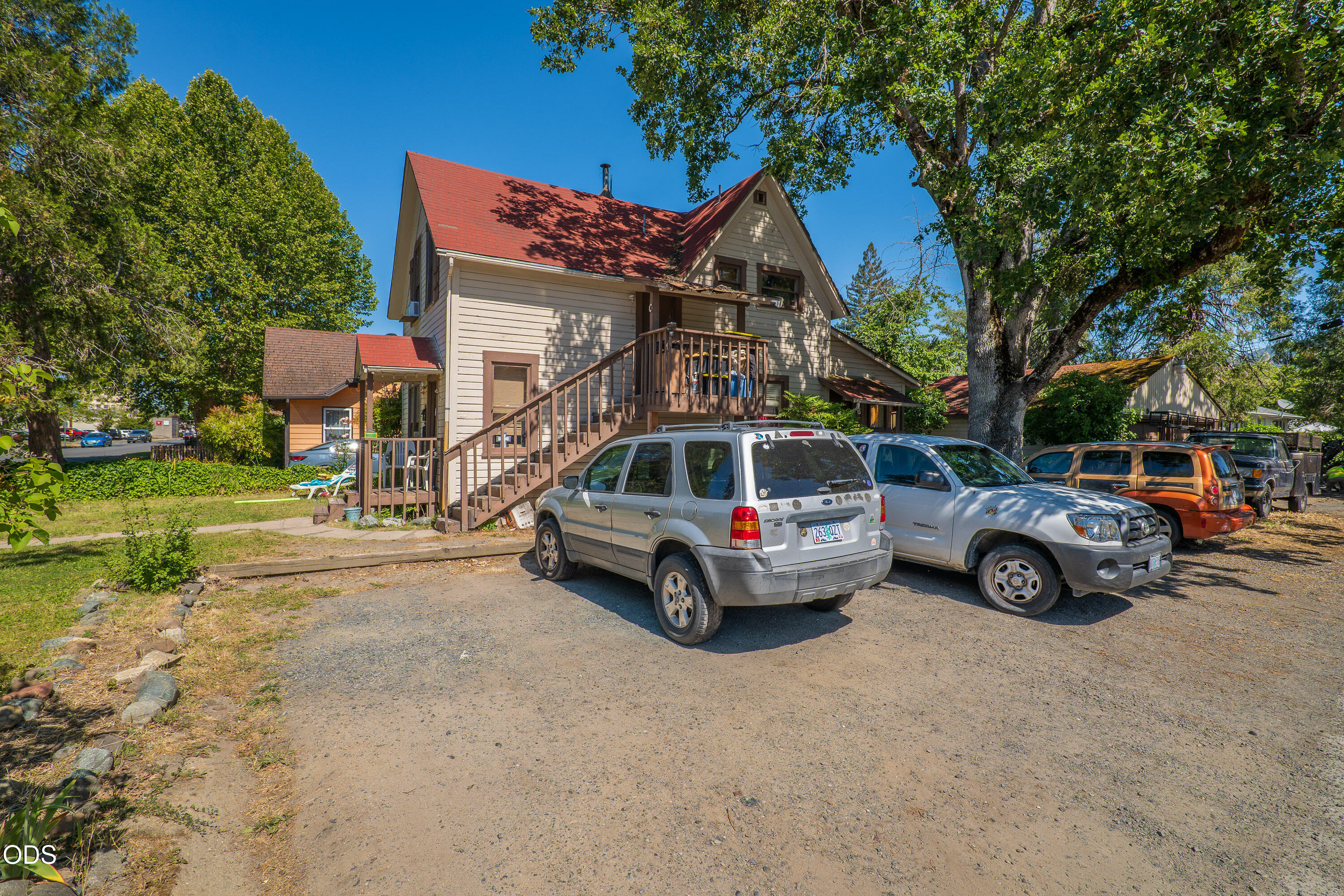 324 NE D Street