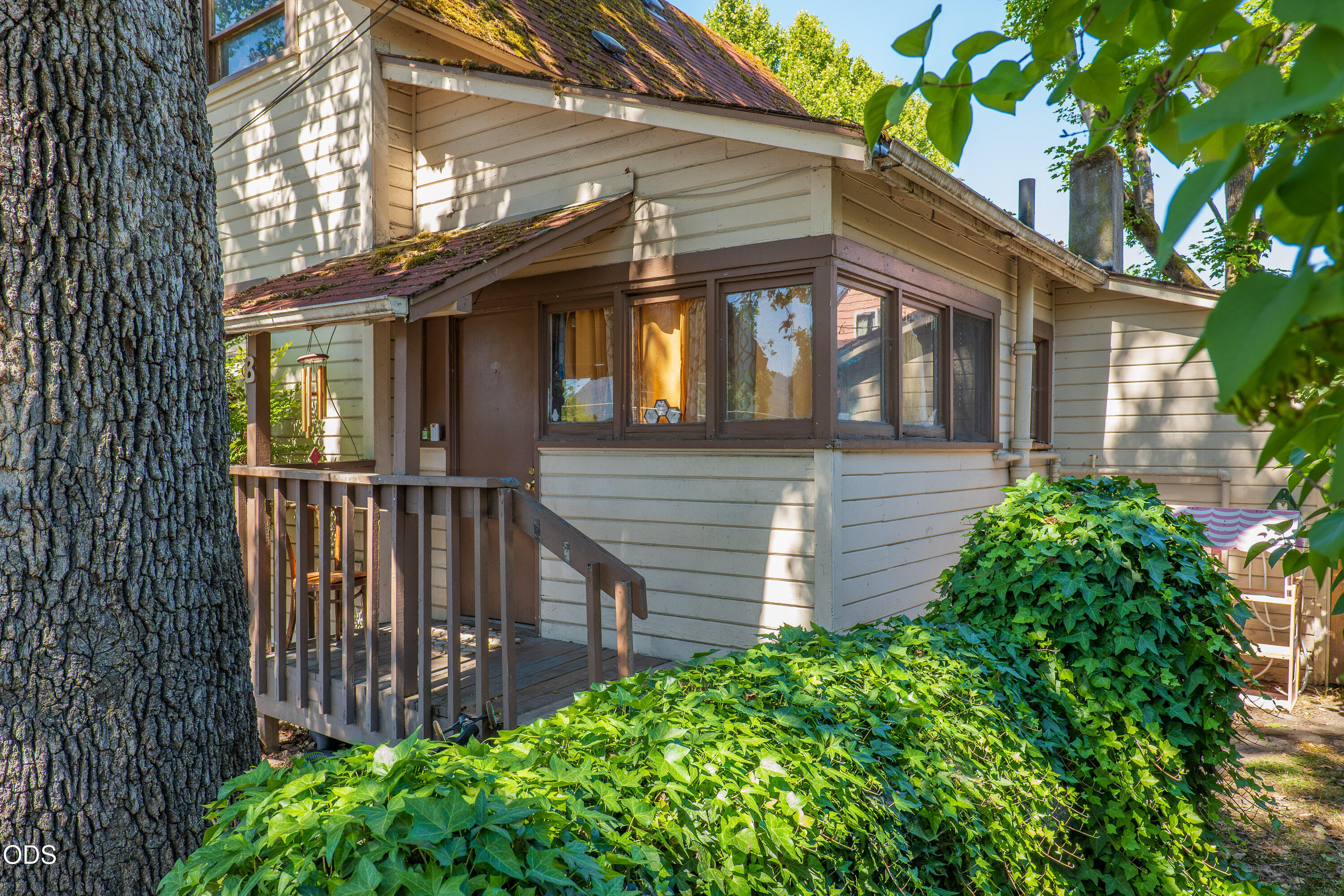 324 NE D Street