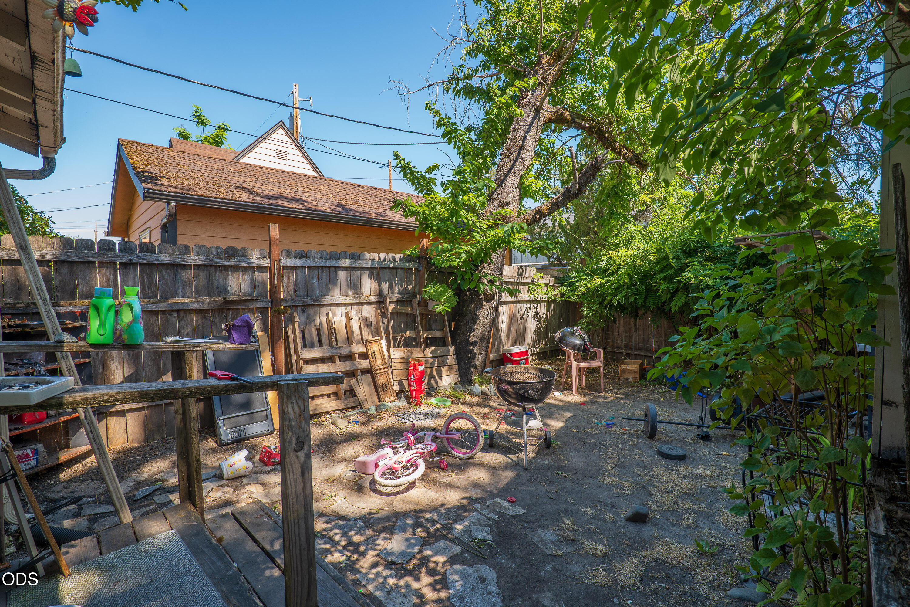 324 NE D Street