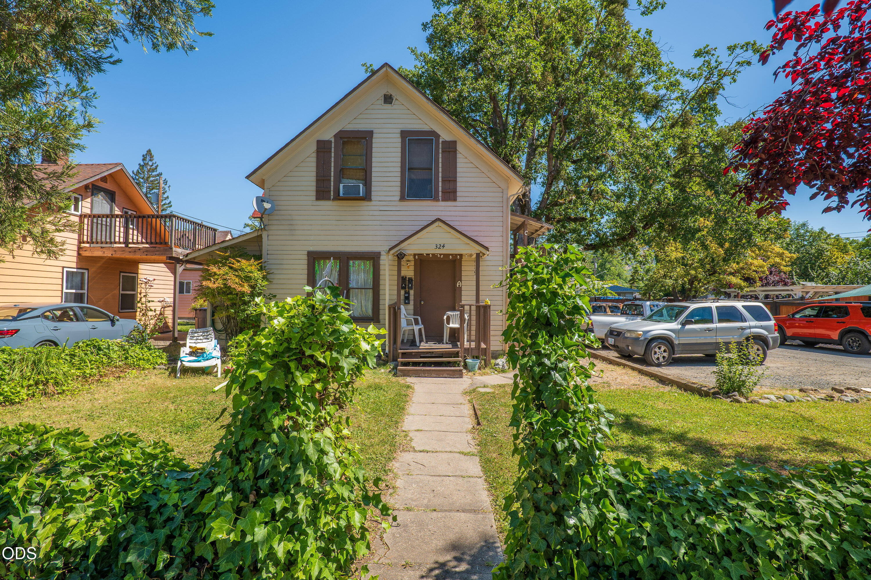 324 NE D Street