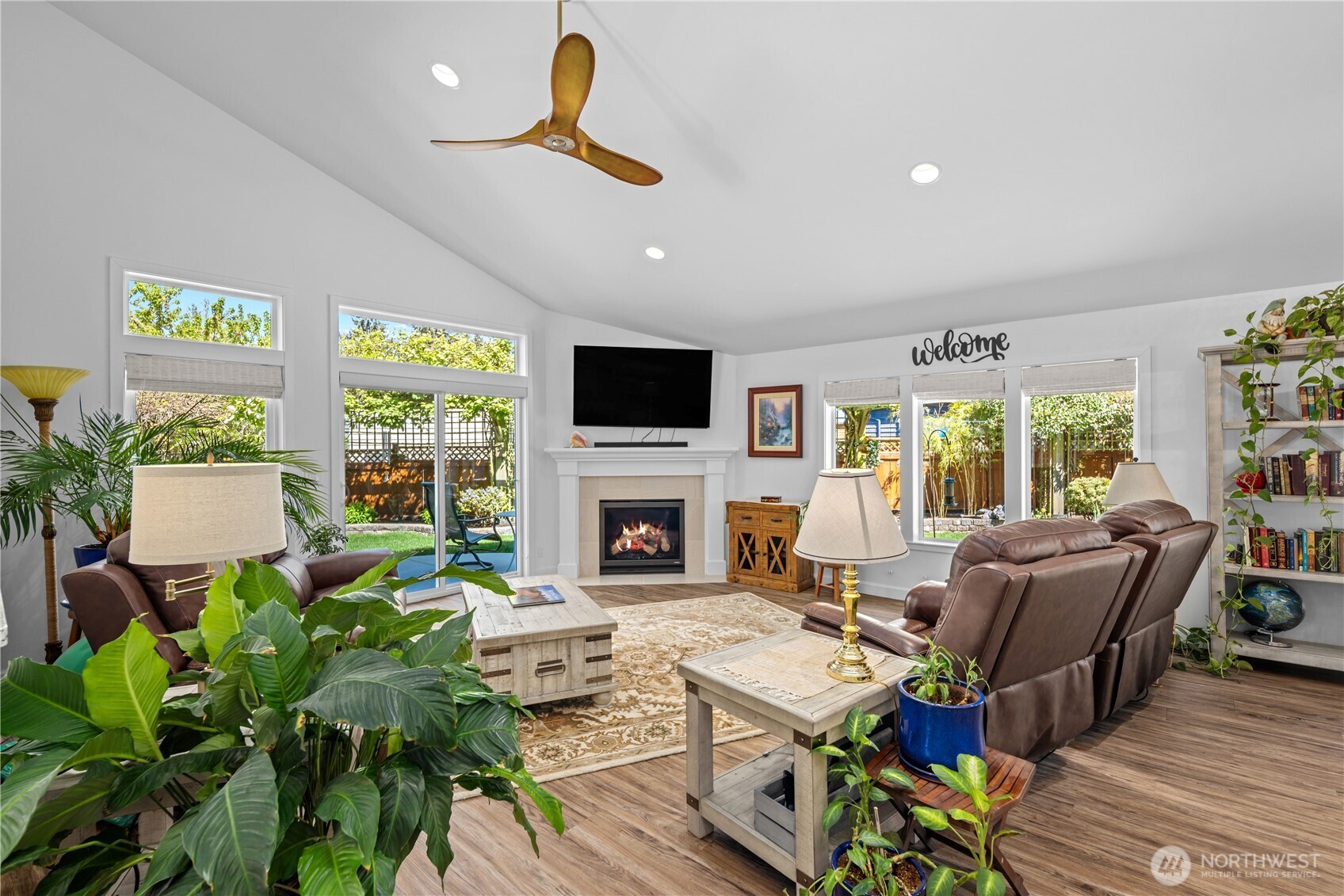 643 Edmonds Way