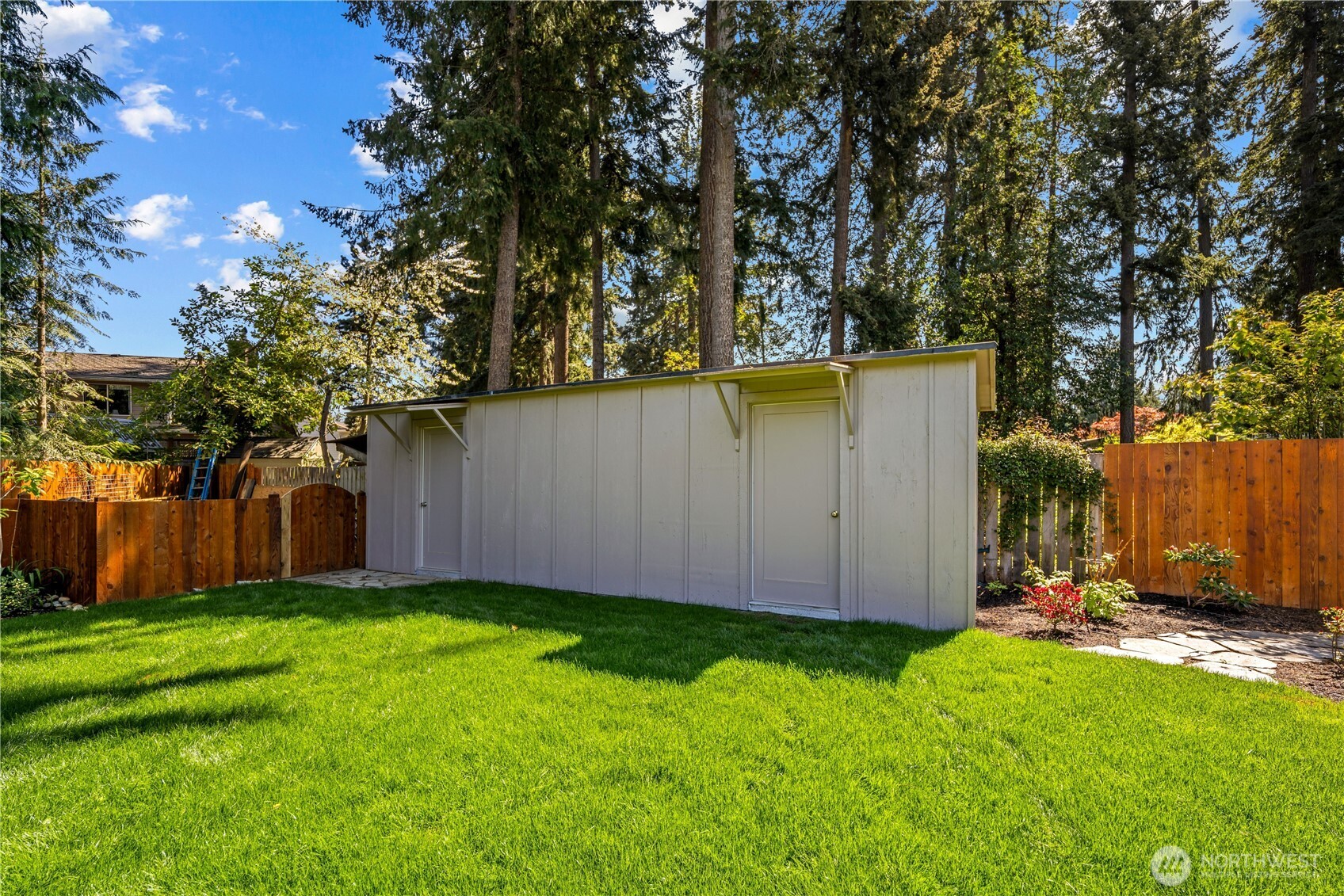 643 Edmonds Way