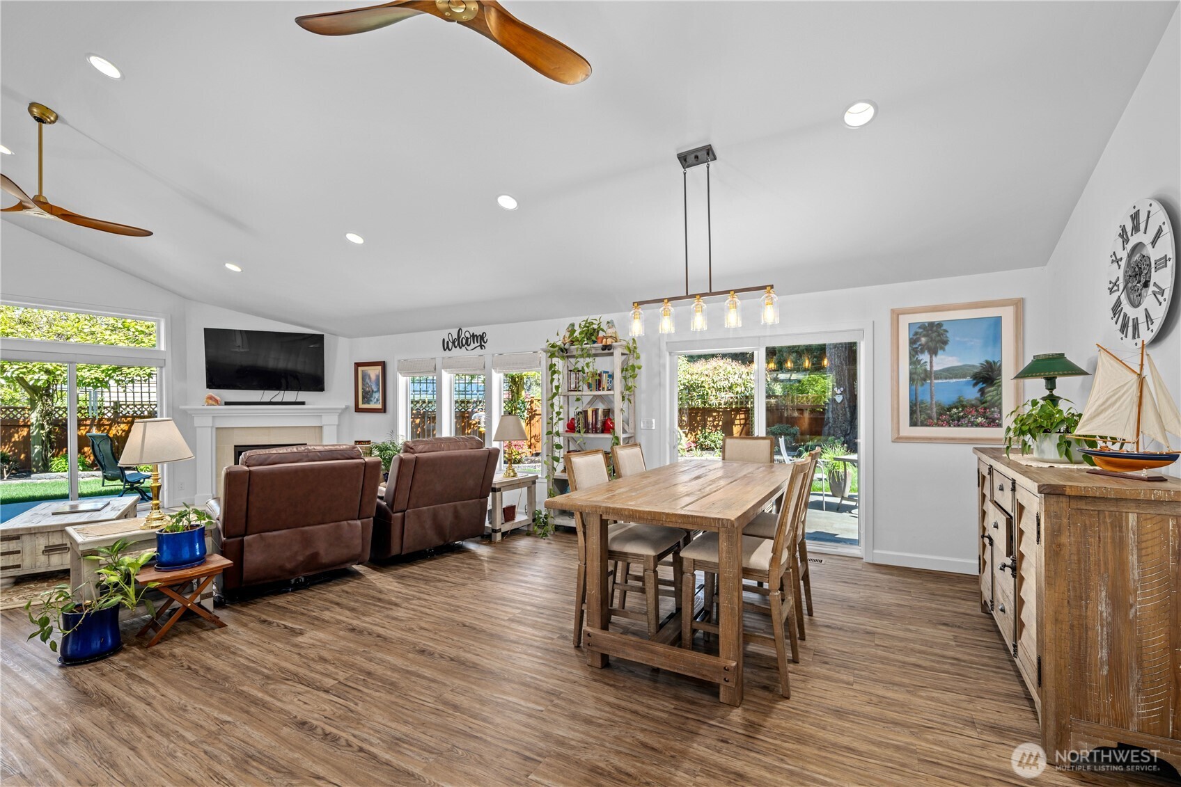 643 Edmonds Way