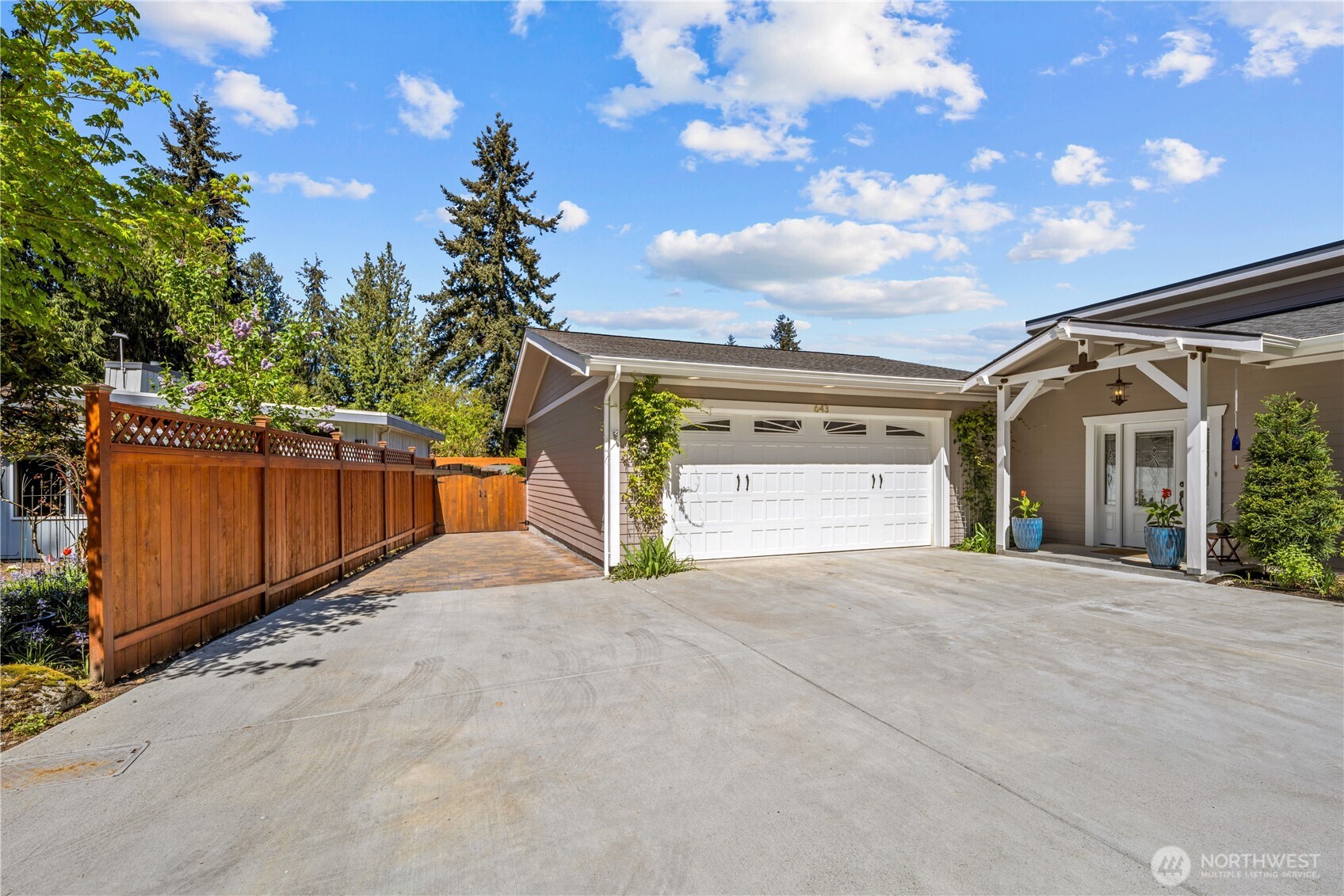 643 Edmonds Way