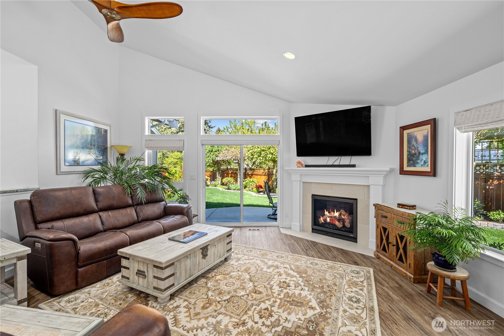 643 Edmonds Way