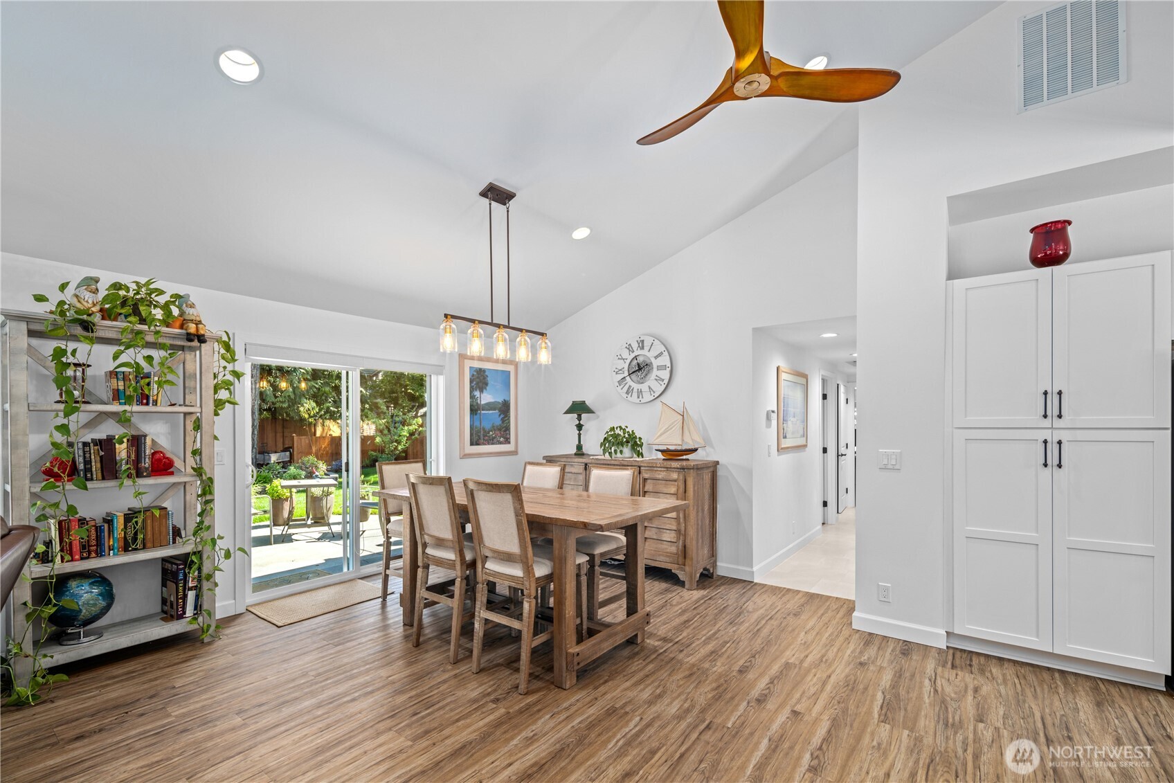 643 Edmonds Way