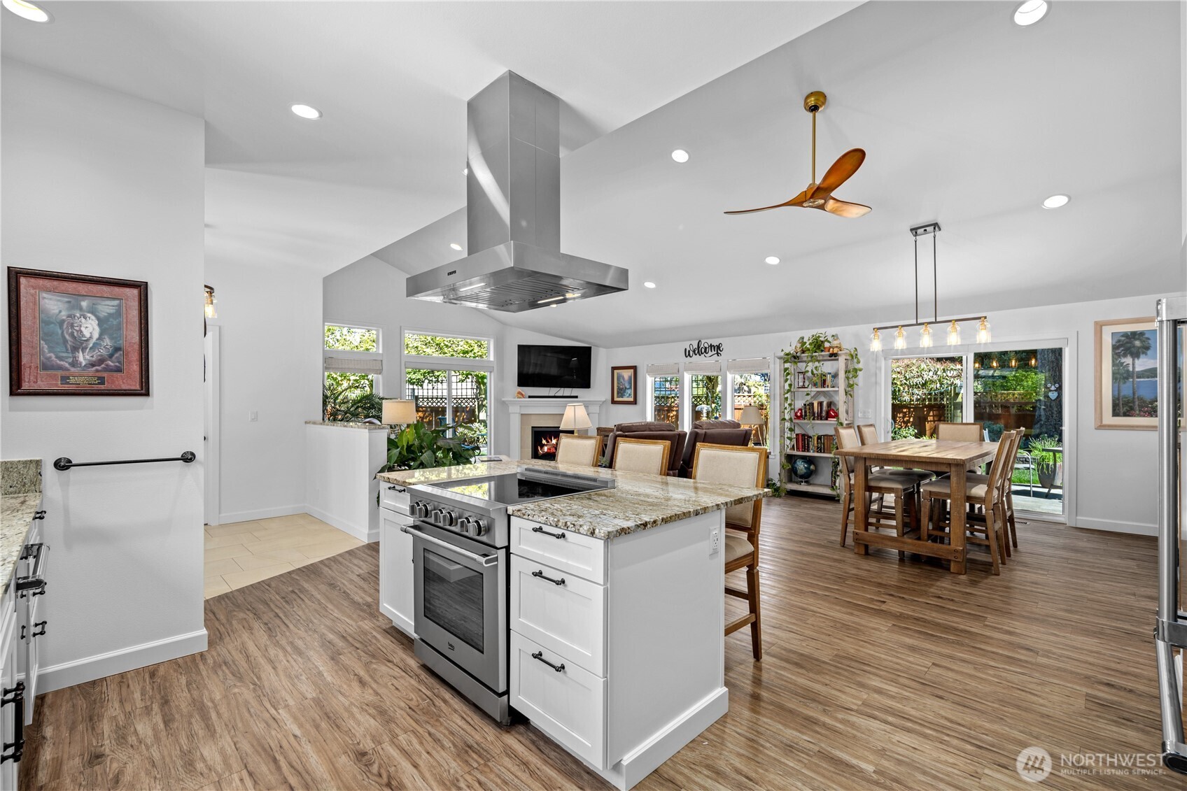 643 Edmonds Way