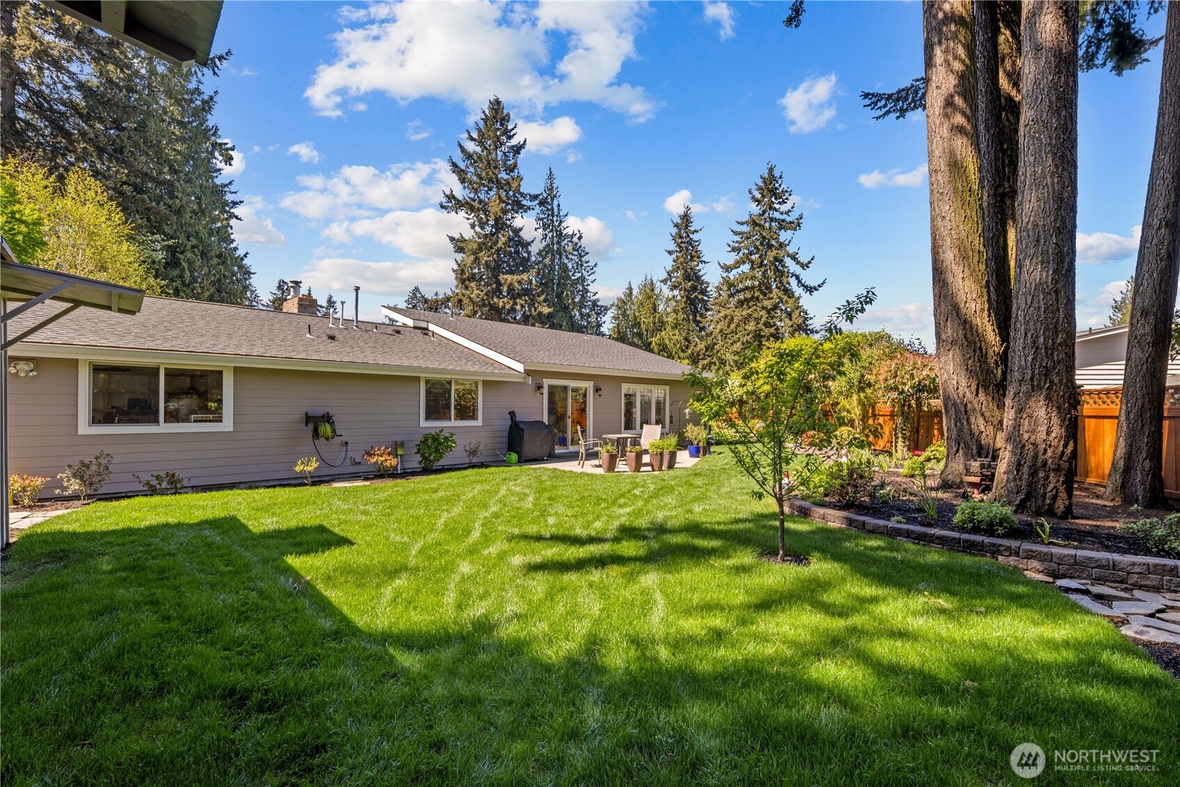 643 Edmonds Way