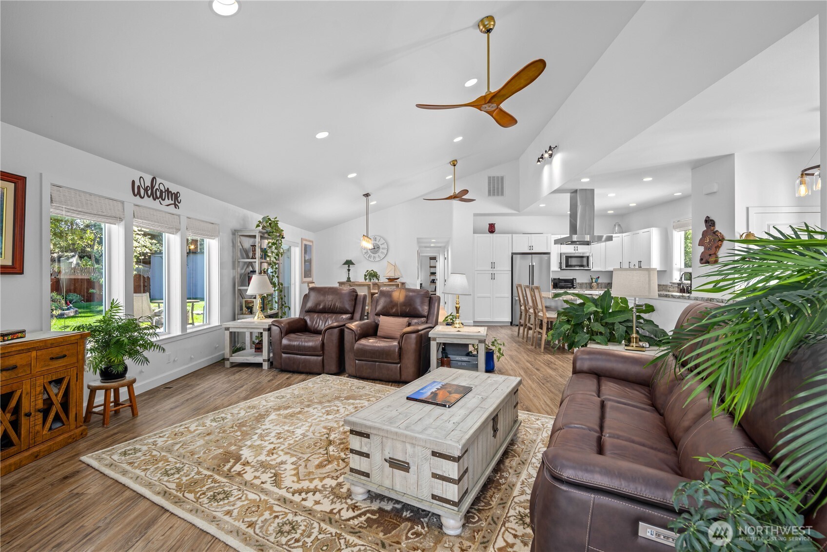 643 Edmonds Way