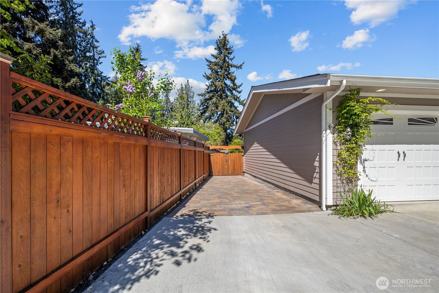 643 Edmonds Way