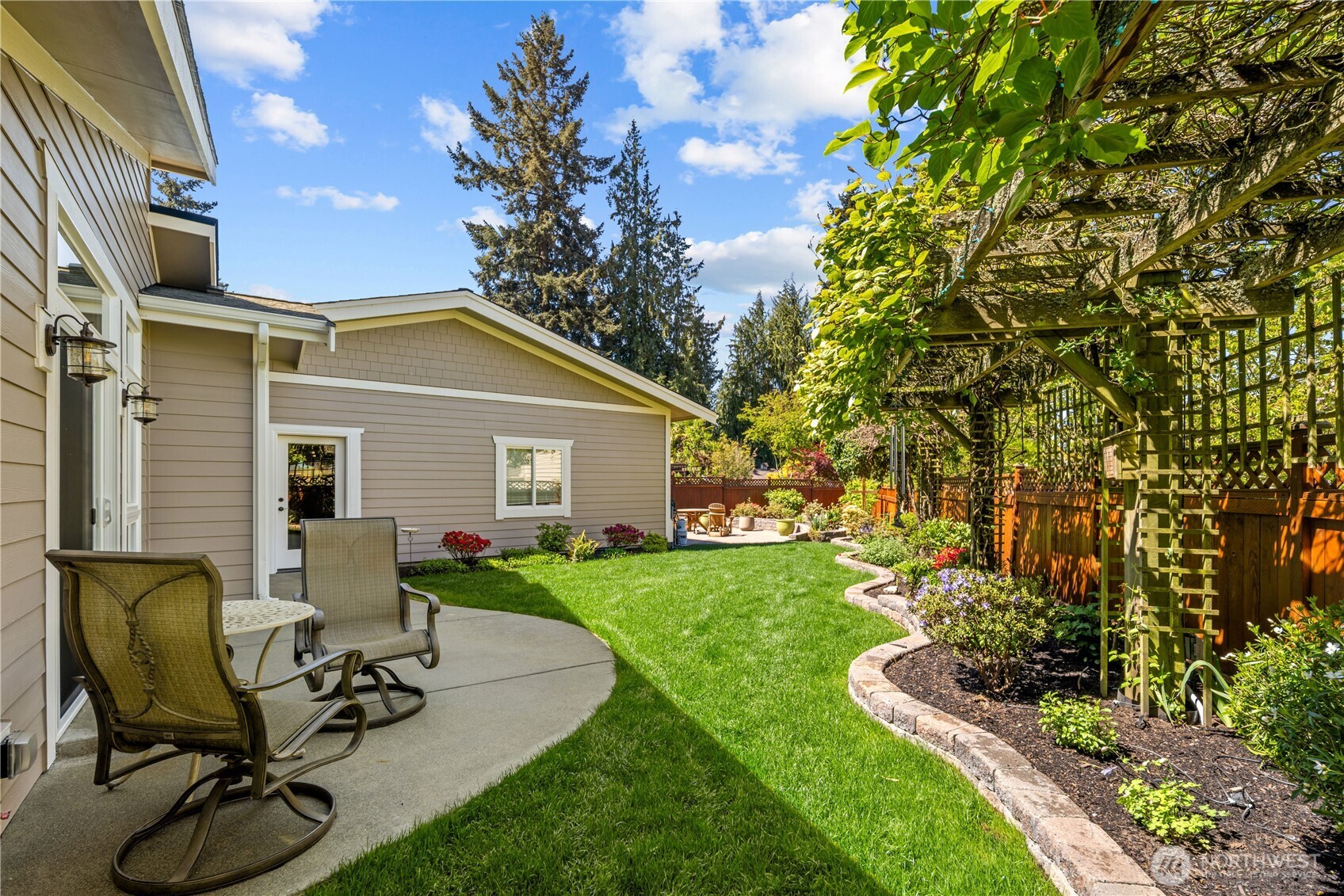 643 Edmonds Way